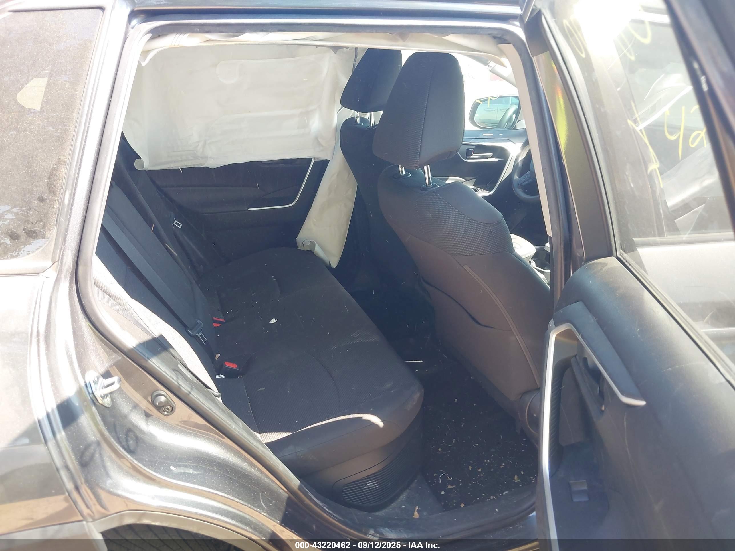 TOYOTA RAV4 image 8