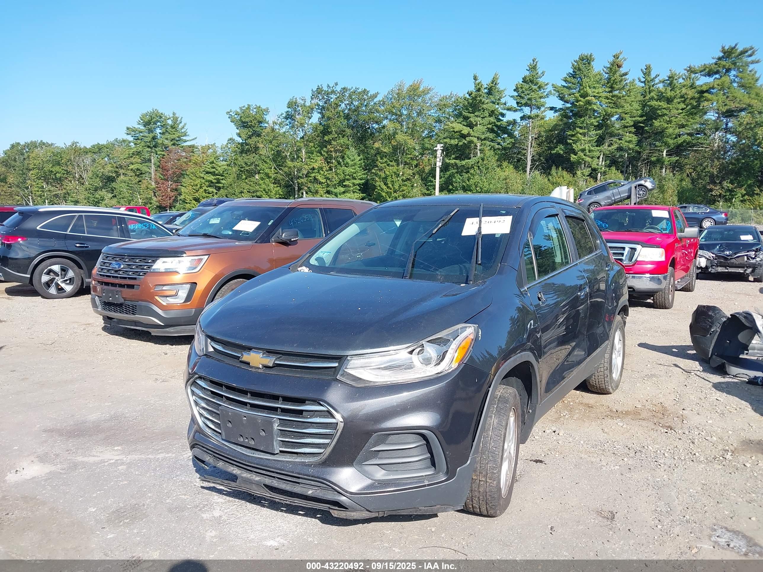 CHEVROLET TRAX image 2