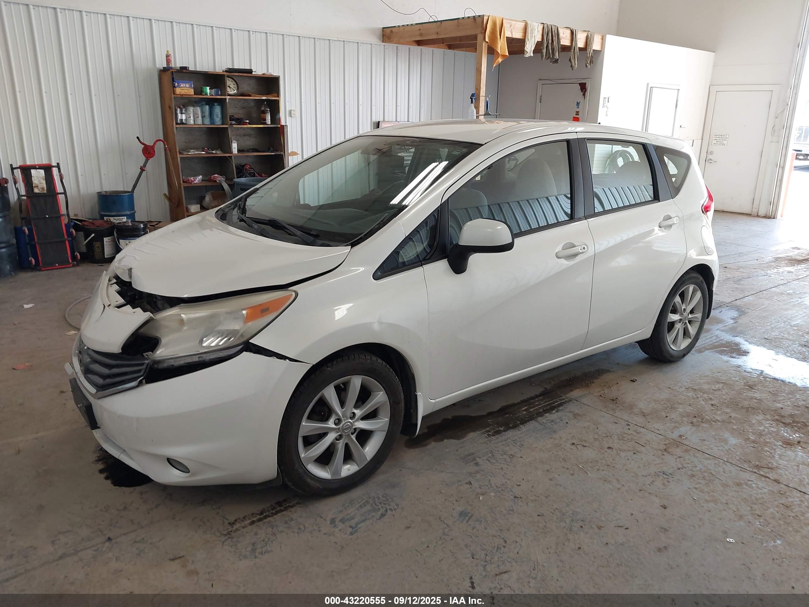 NISSAN VERSA image 2