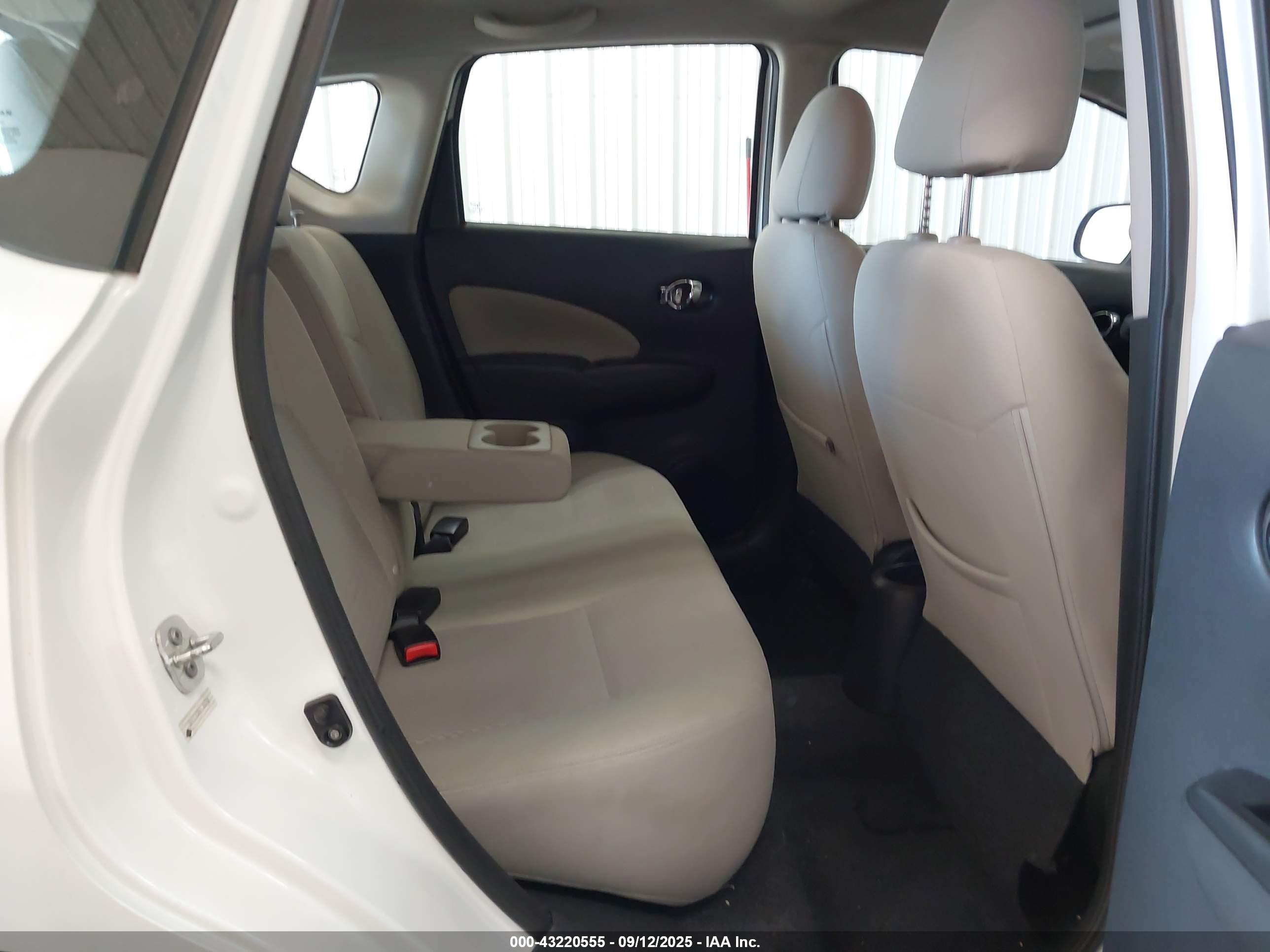 NISSAN VERSA image 8