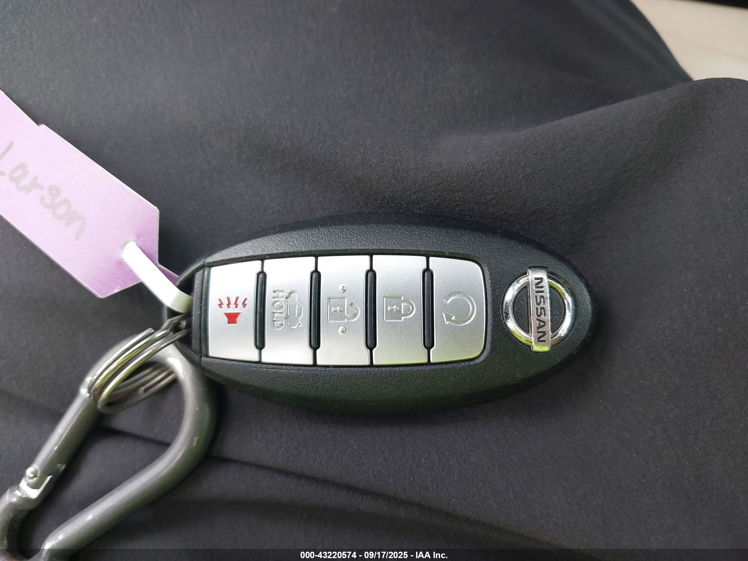 NISSAN MAXIMA image 11
