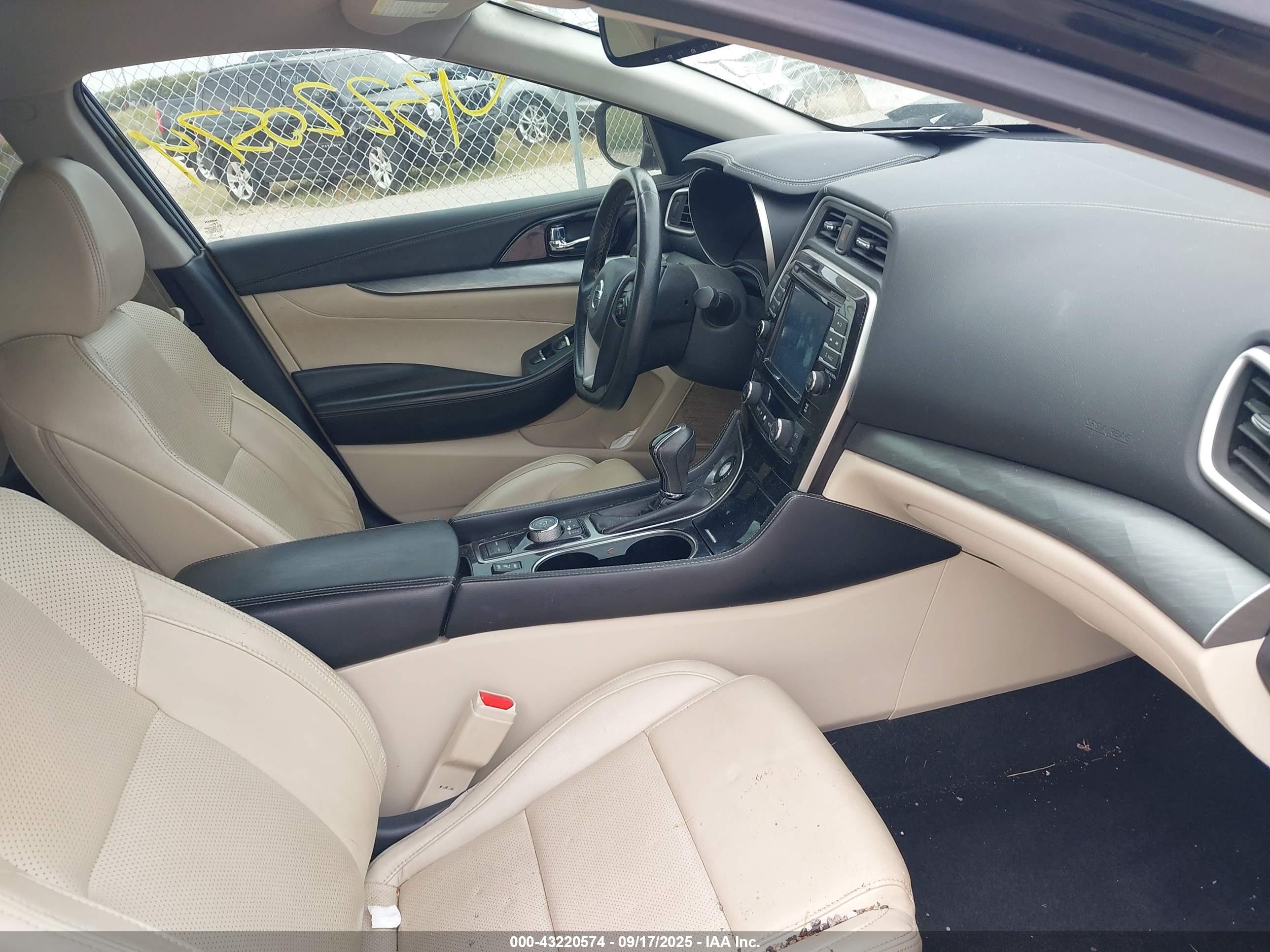 NISSAN MAXIMA image 5