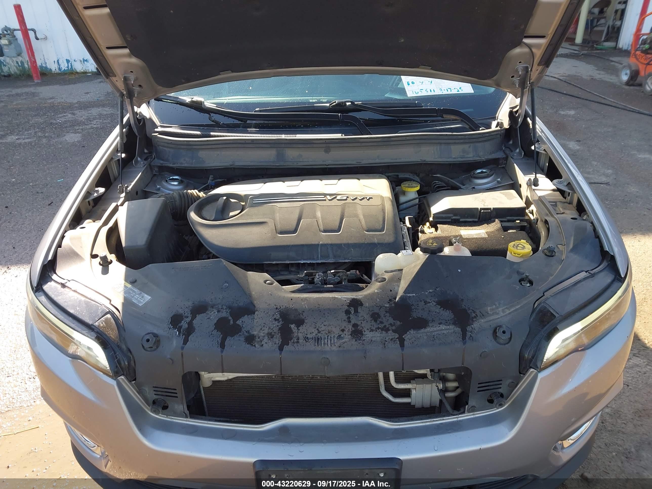 JEEP CHEROKEE image 10