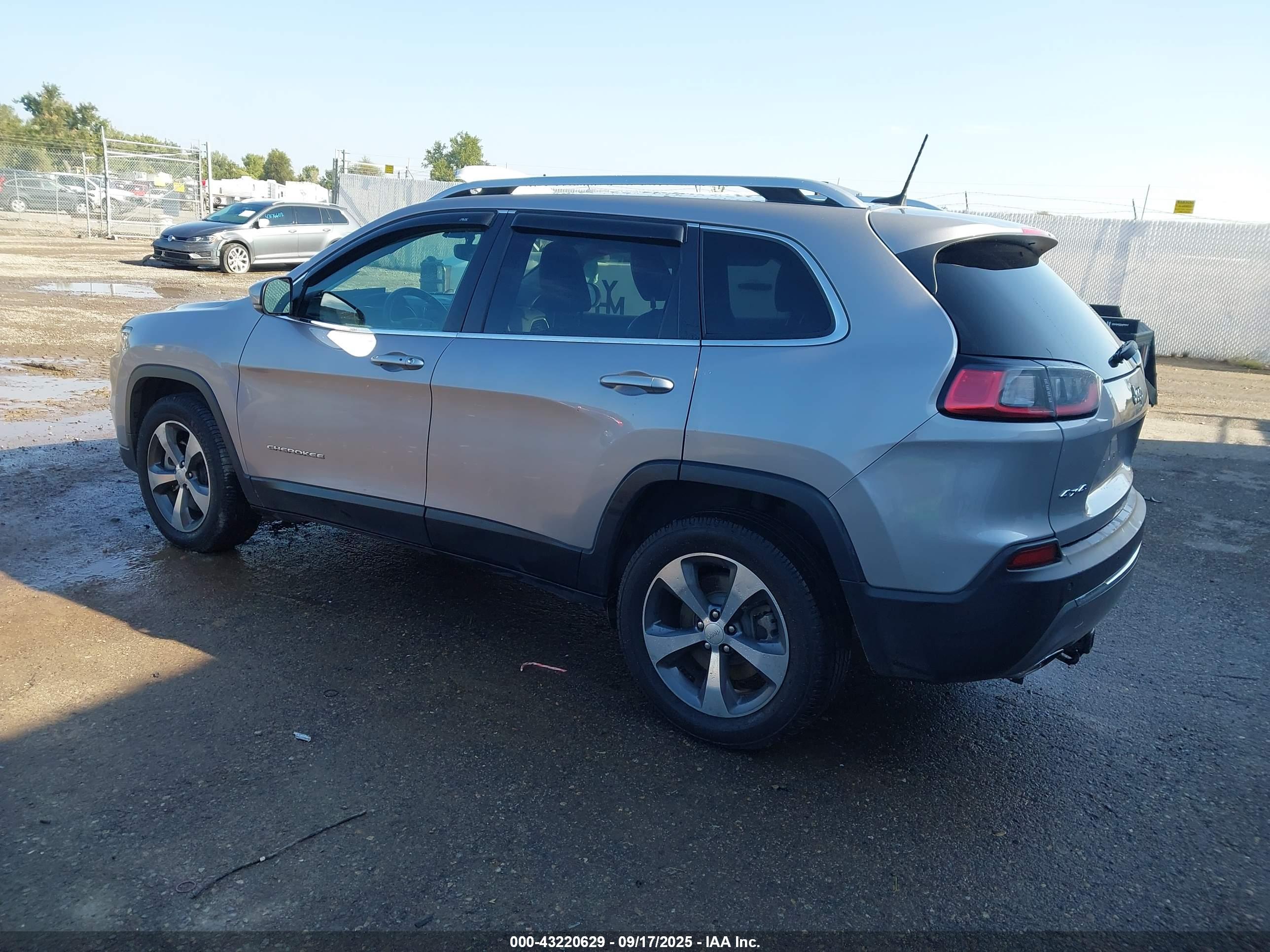 JEEP CHEROKEE image 3