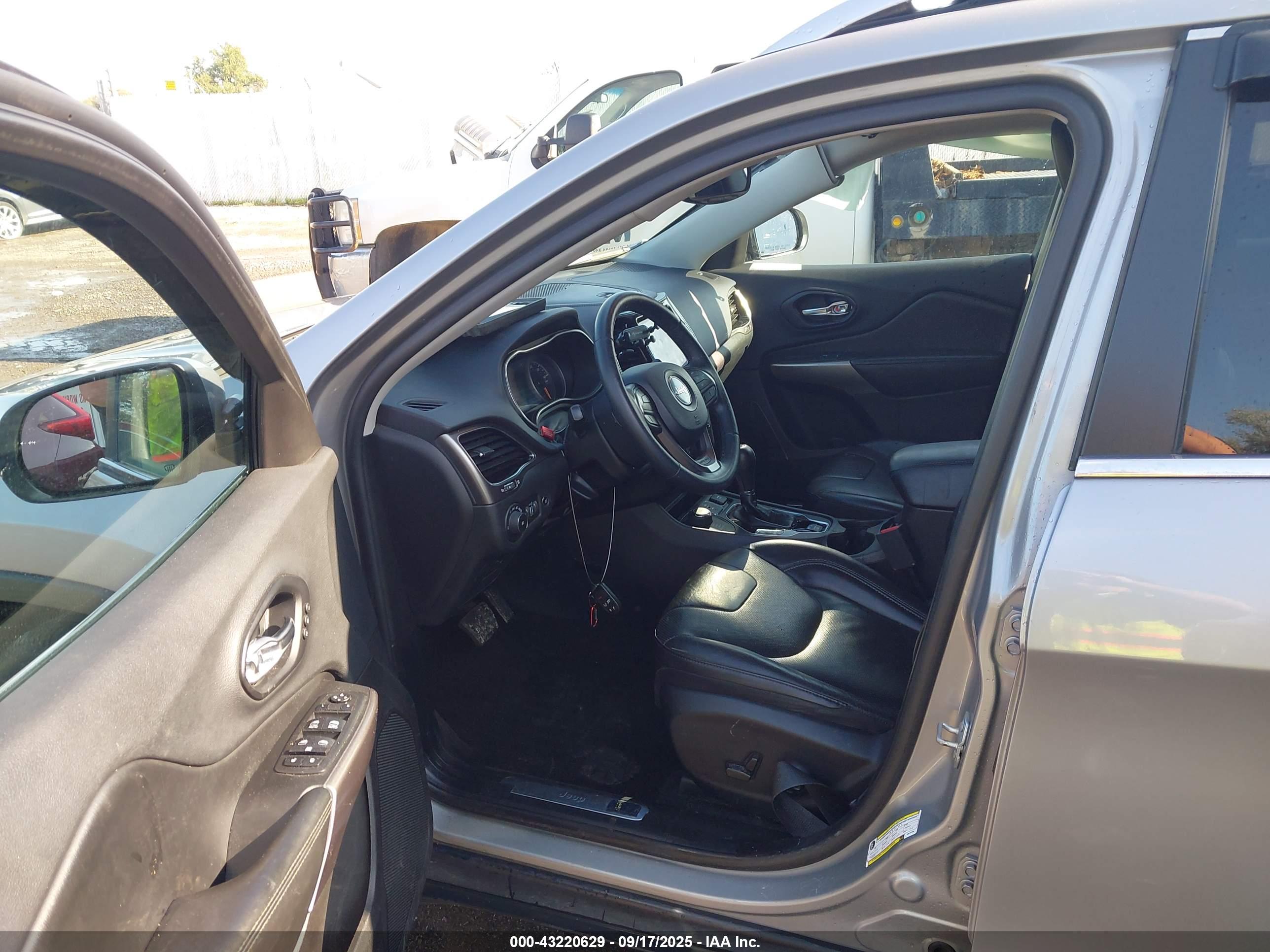 JEEP CHEROKEE image 5