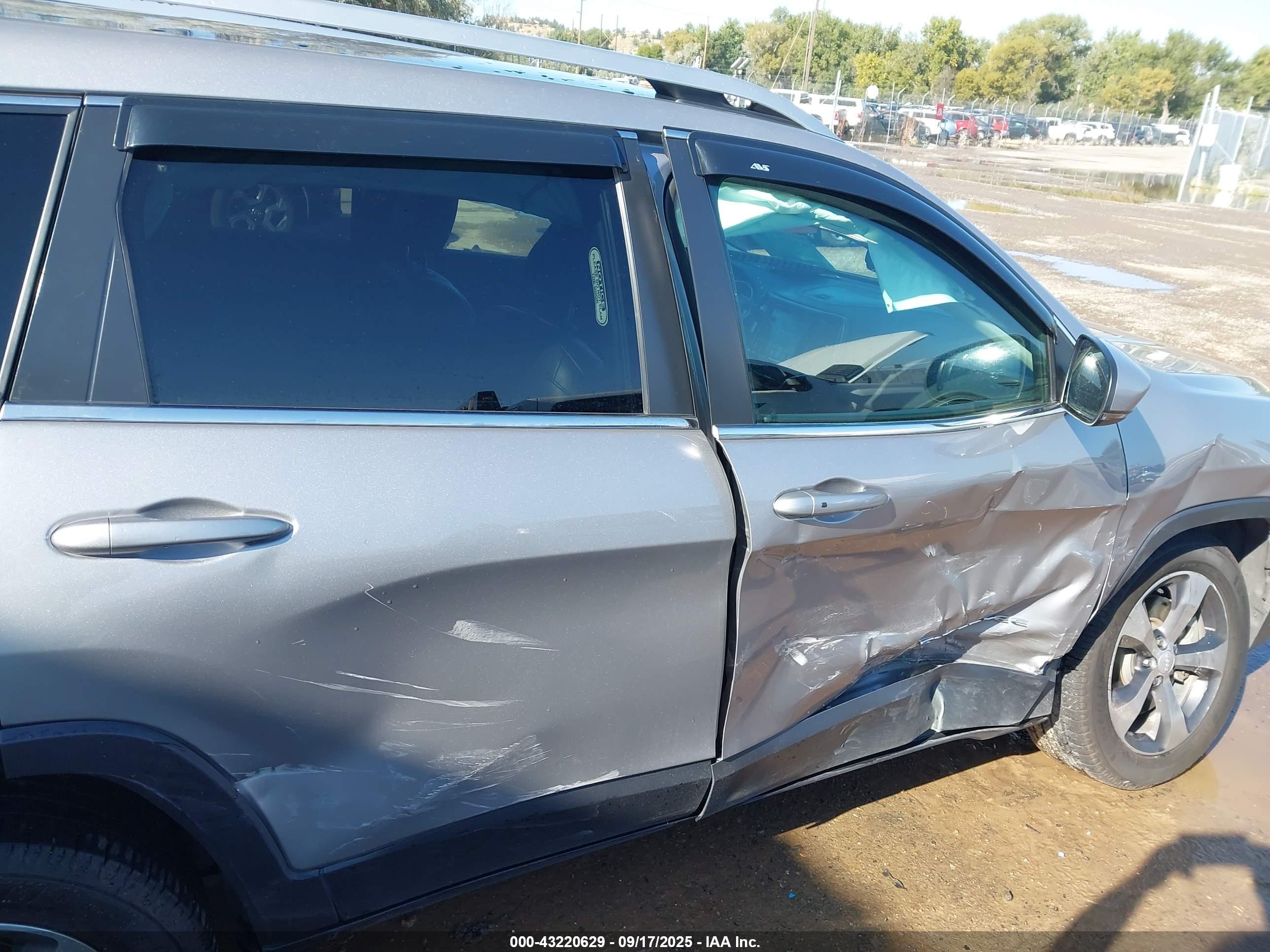 JEEP CHEROKEE image 6
