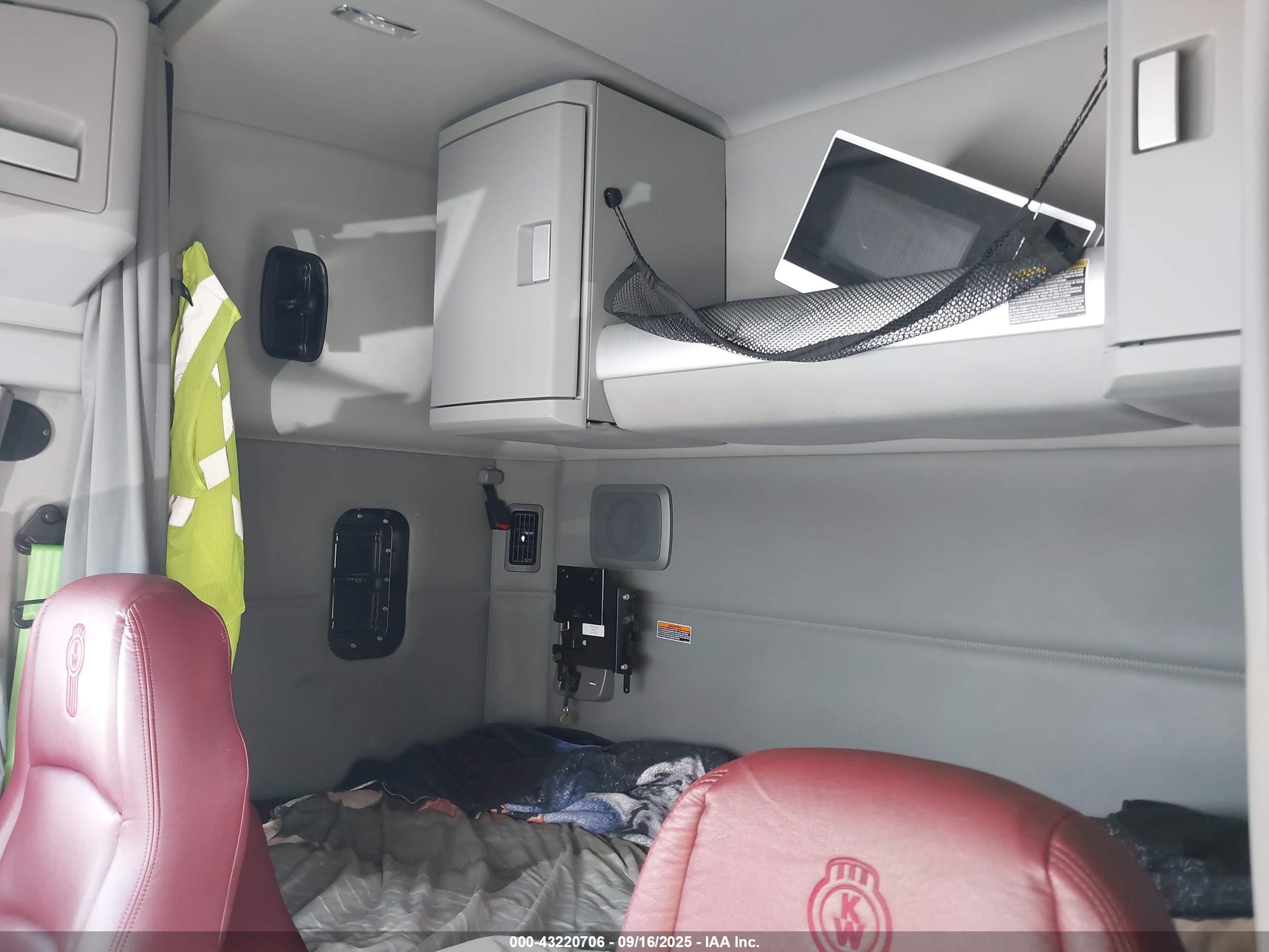 KENWORTH T680 image 8