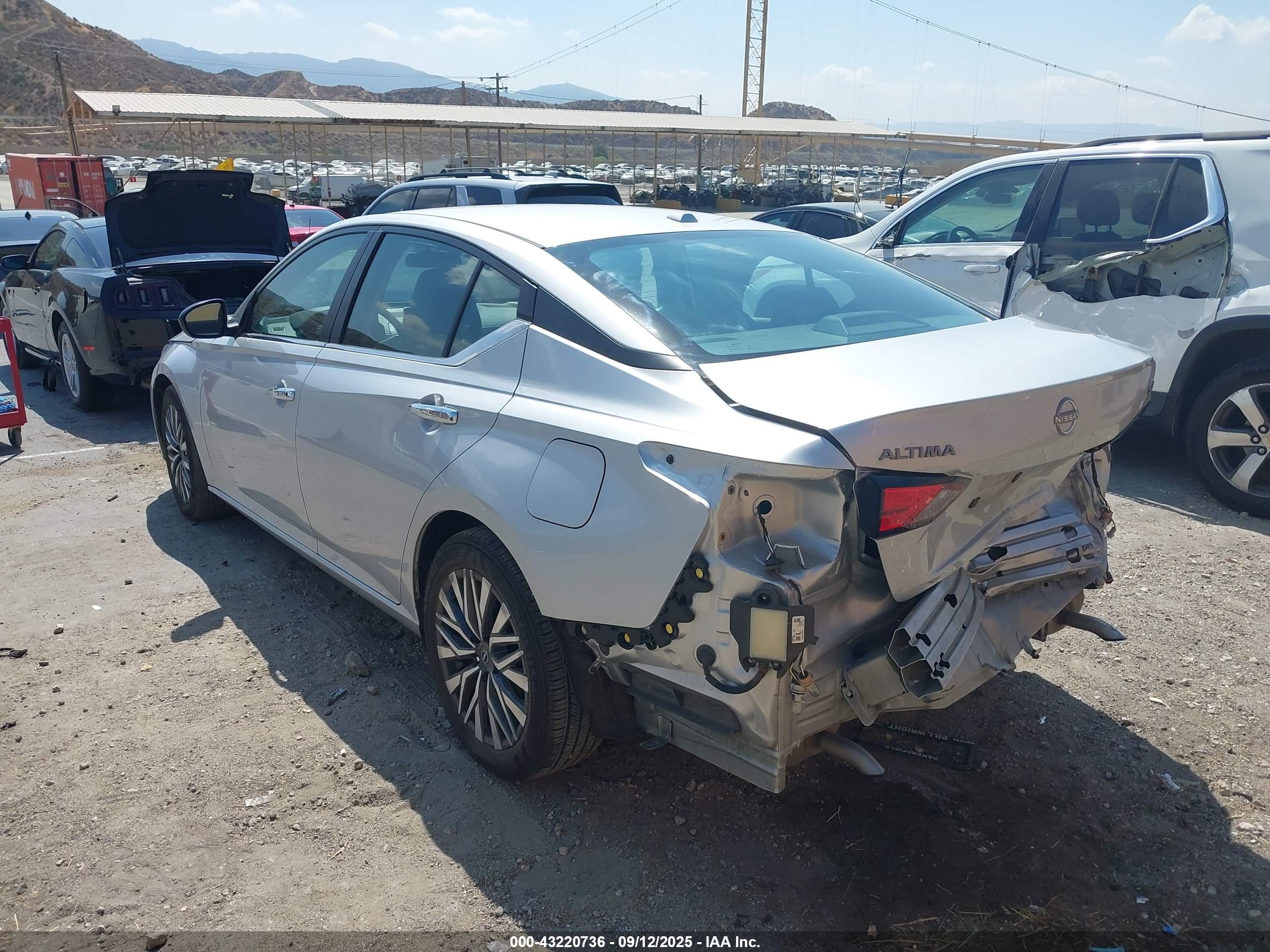 NISSAN ALTIMA image 3