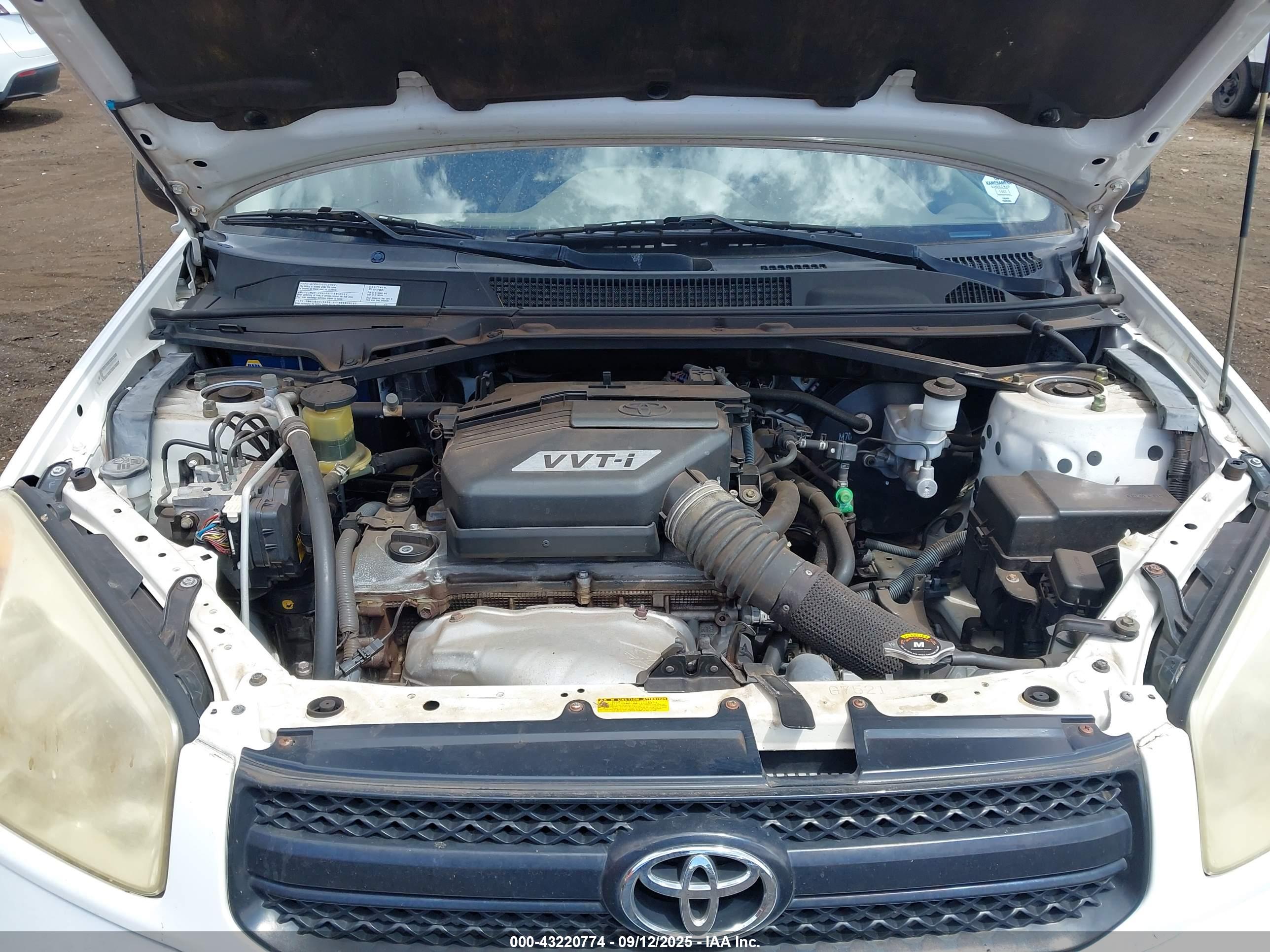TOYOTA RAV4 image 10