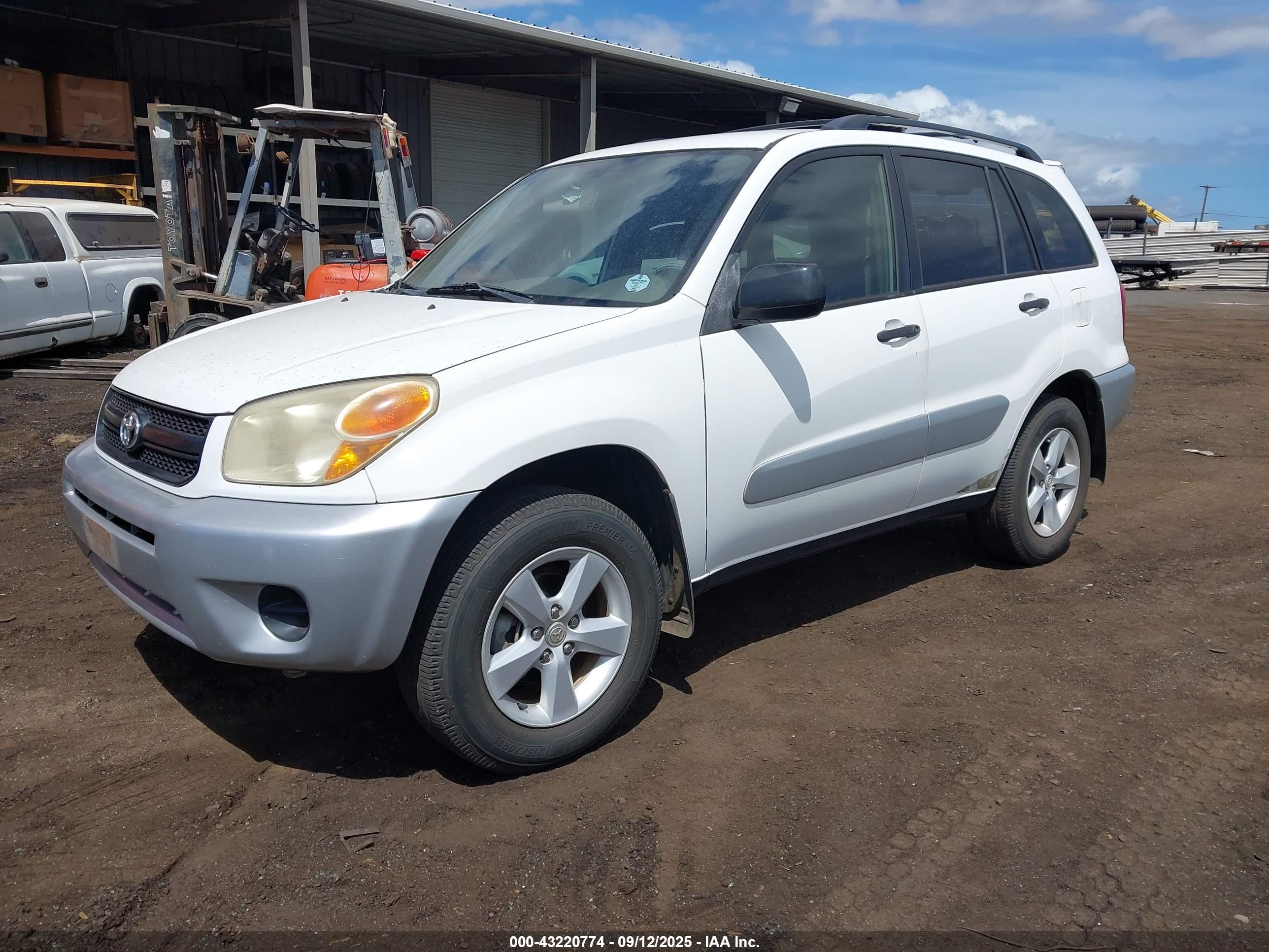 TOYOTA RAV4 image 2