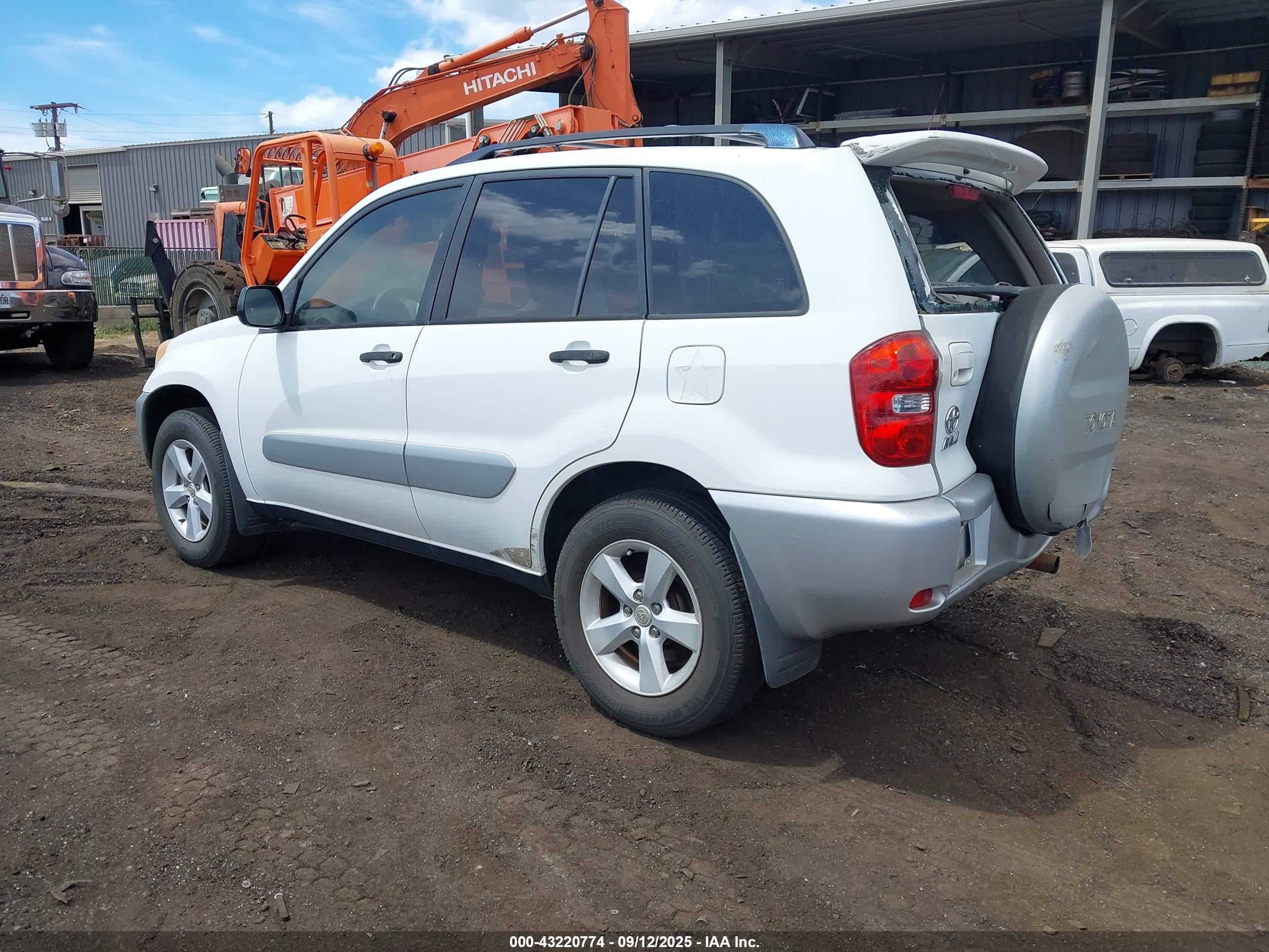 TOYOTA RAV4 image 3