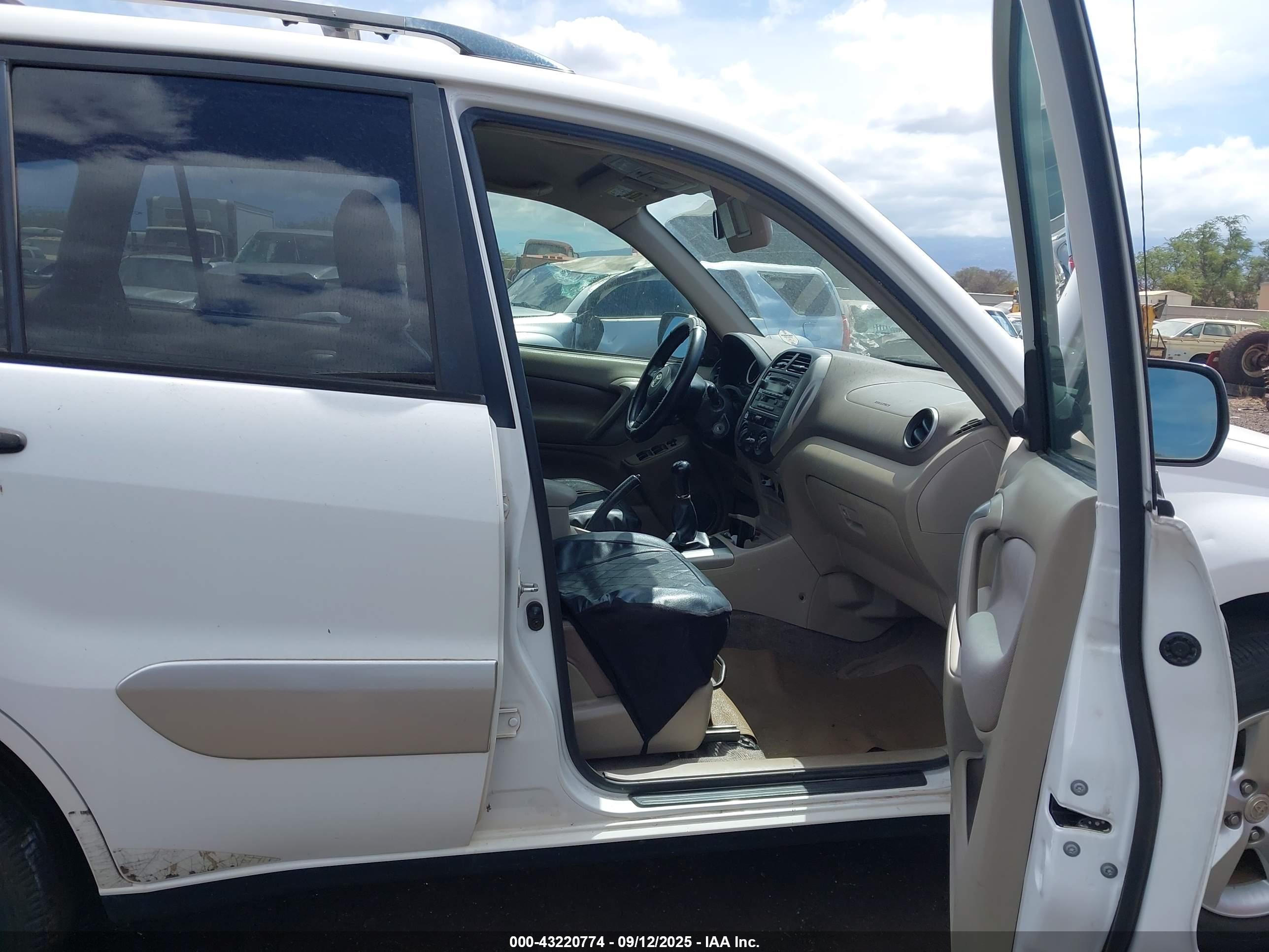 TOYOTA RAV4 image 5