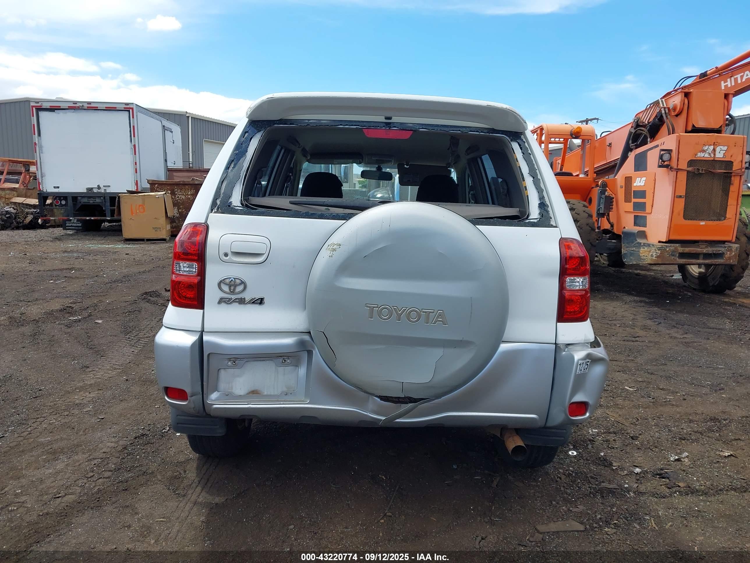 TOYOTA RAV4 image 6
