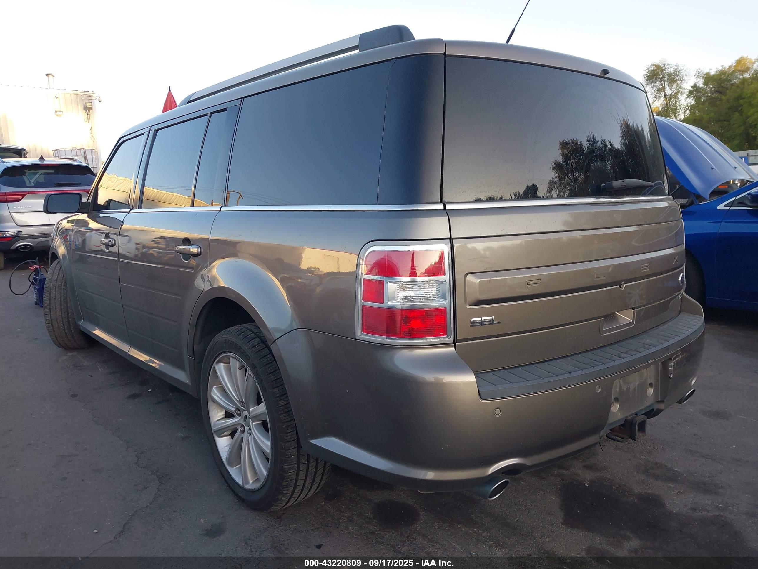 FORD FLEX image 3