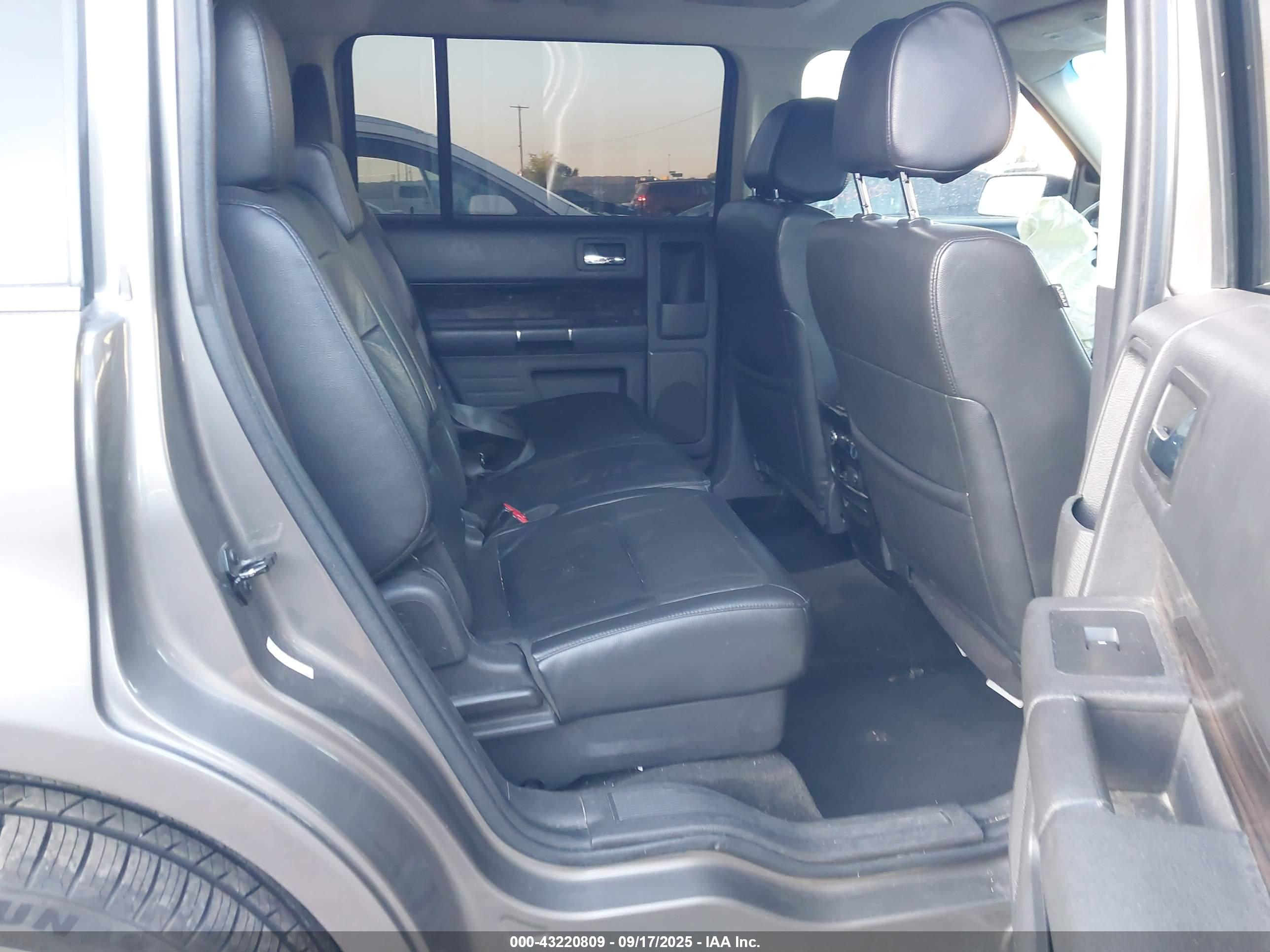 FORD FLEX image 8