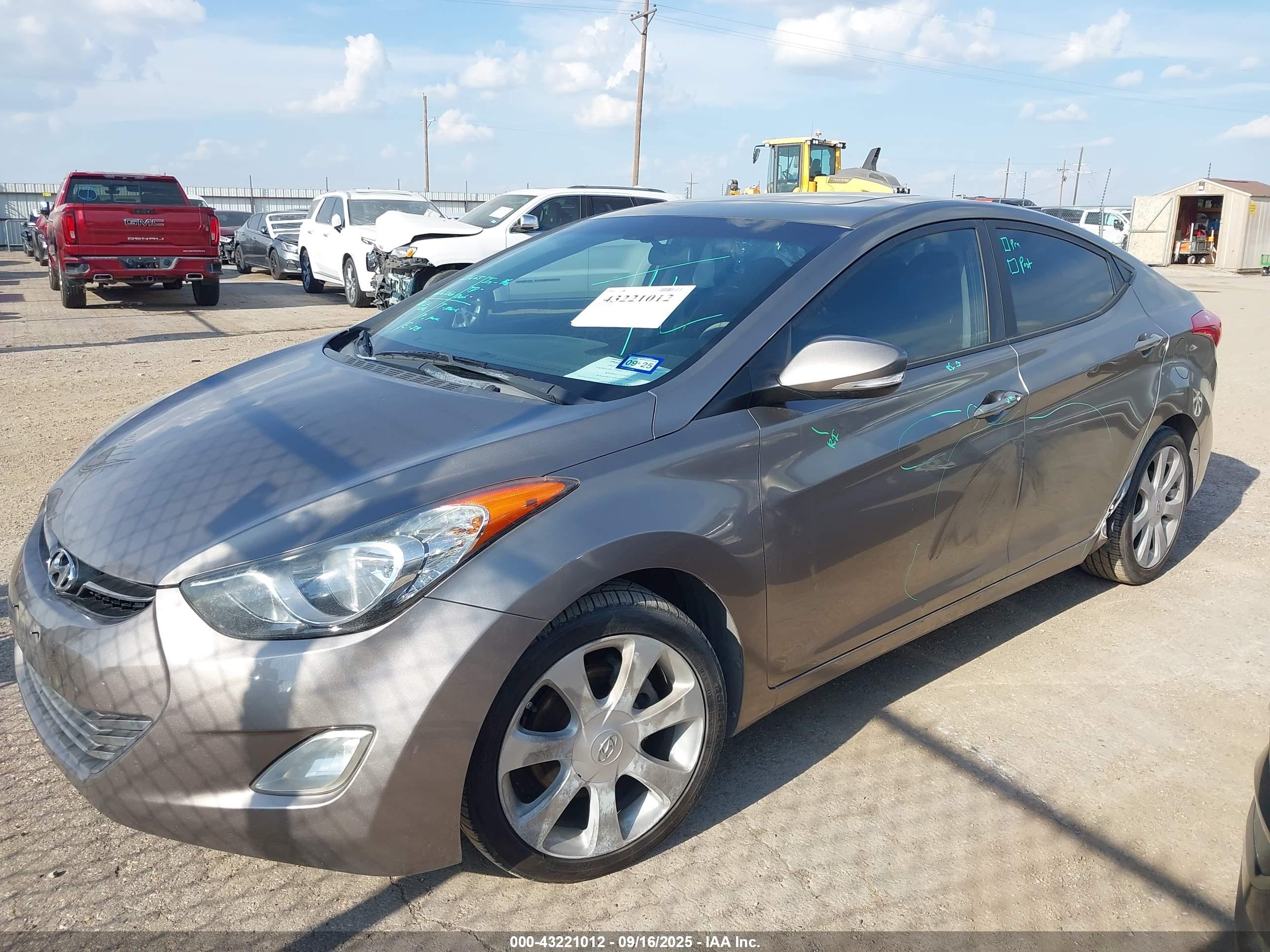 HYUNDAI ELANTRA image 2