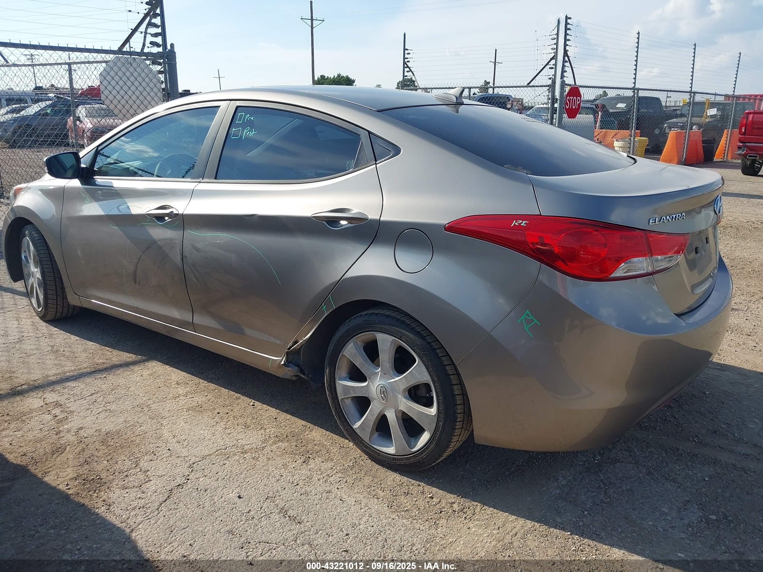 HYUNDAI ELANTRA image 3