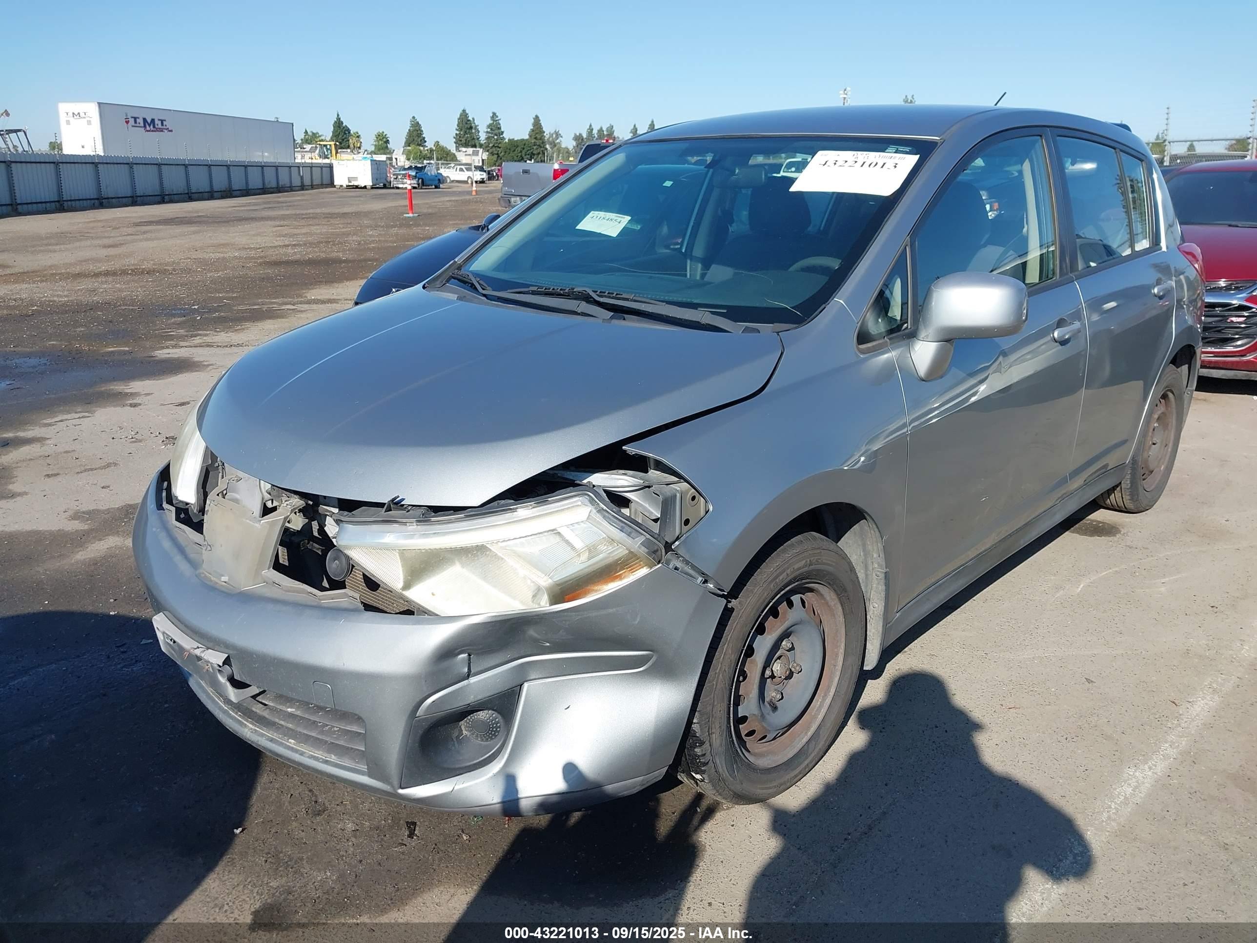 NISSAN VERSA image 2