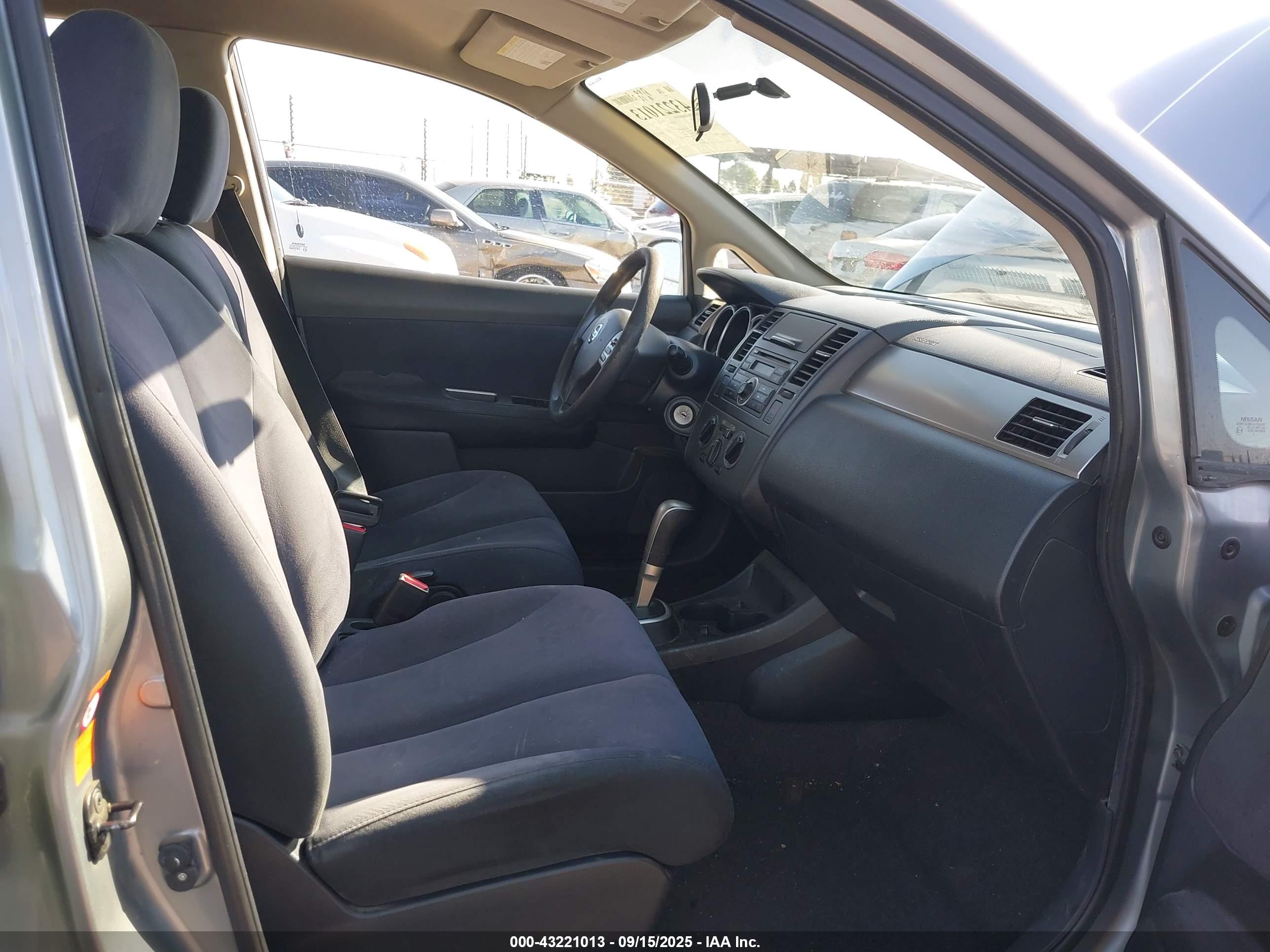 NISSAN VERSA image 5