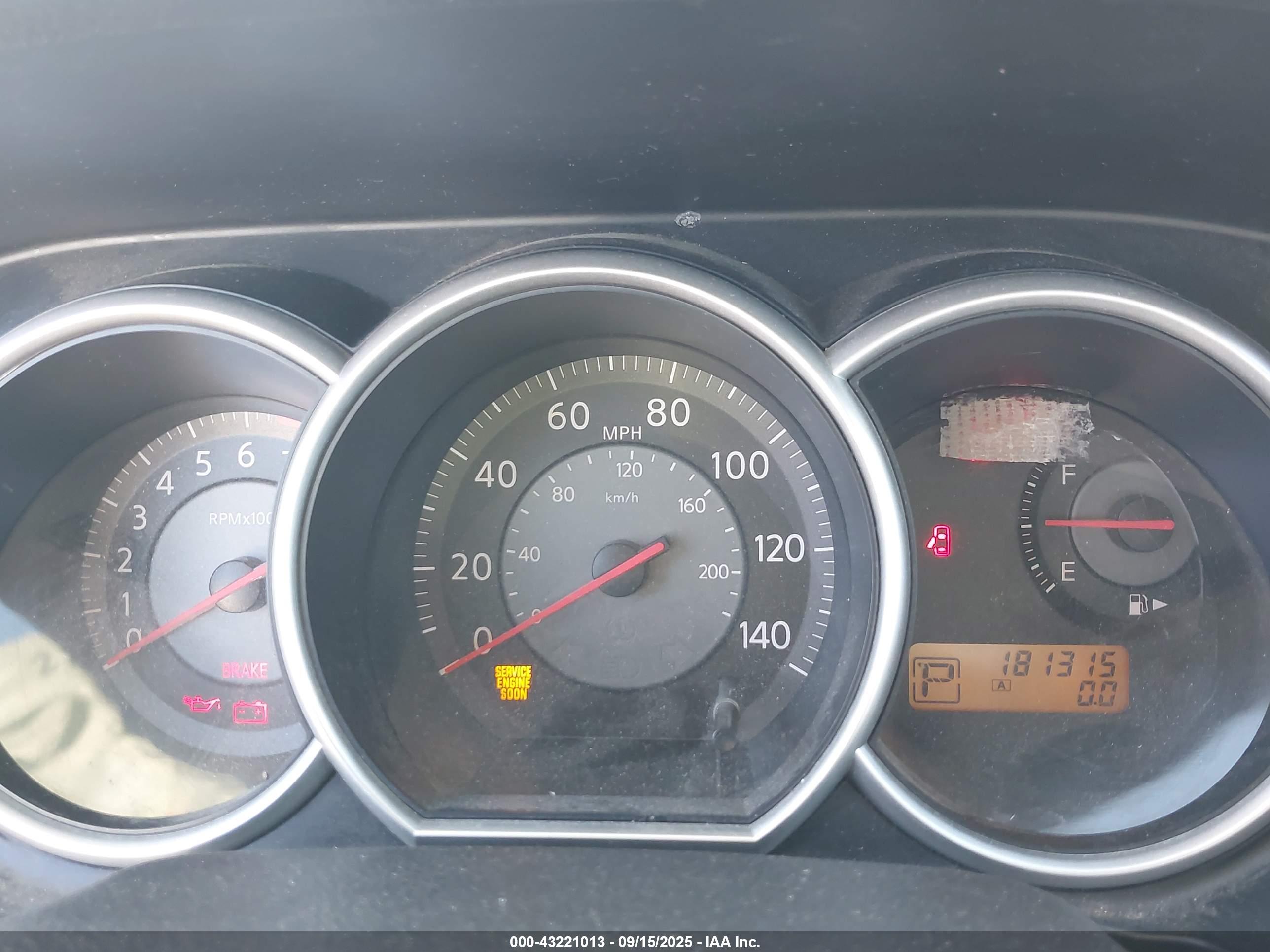NISSAN VERSA image 7