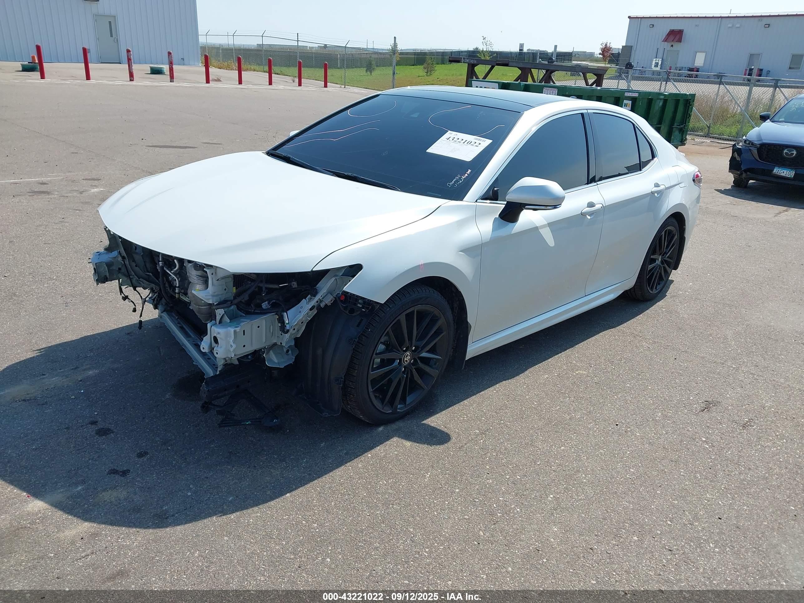 TOYOTA CAMRY image 2