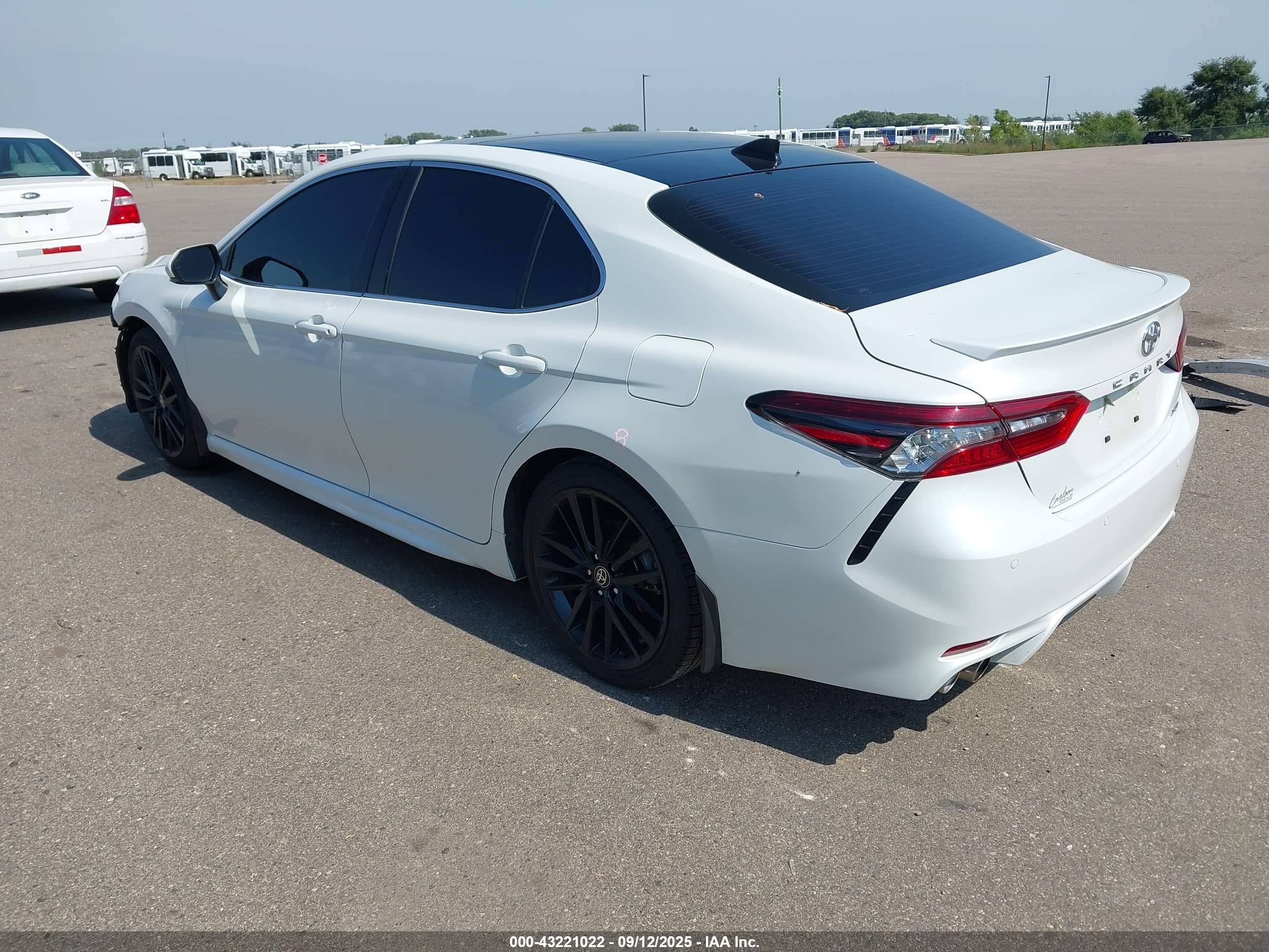 TOYOTA CAMRY image 3