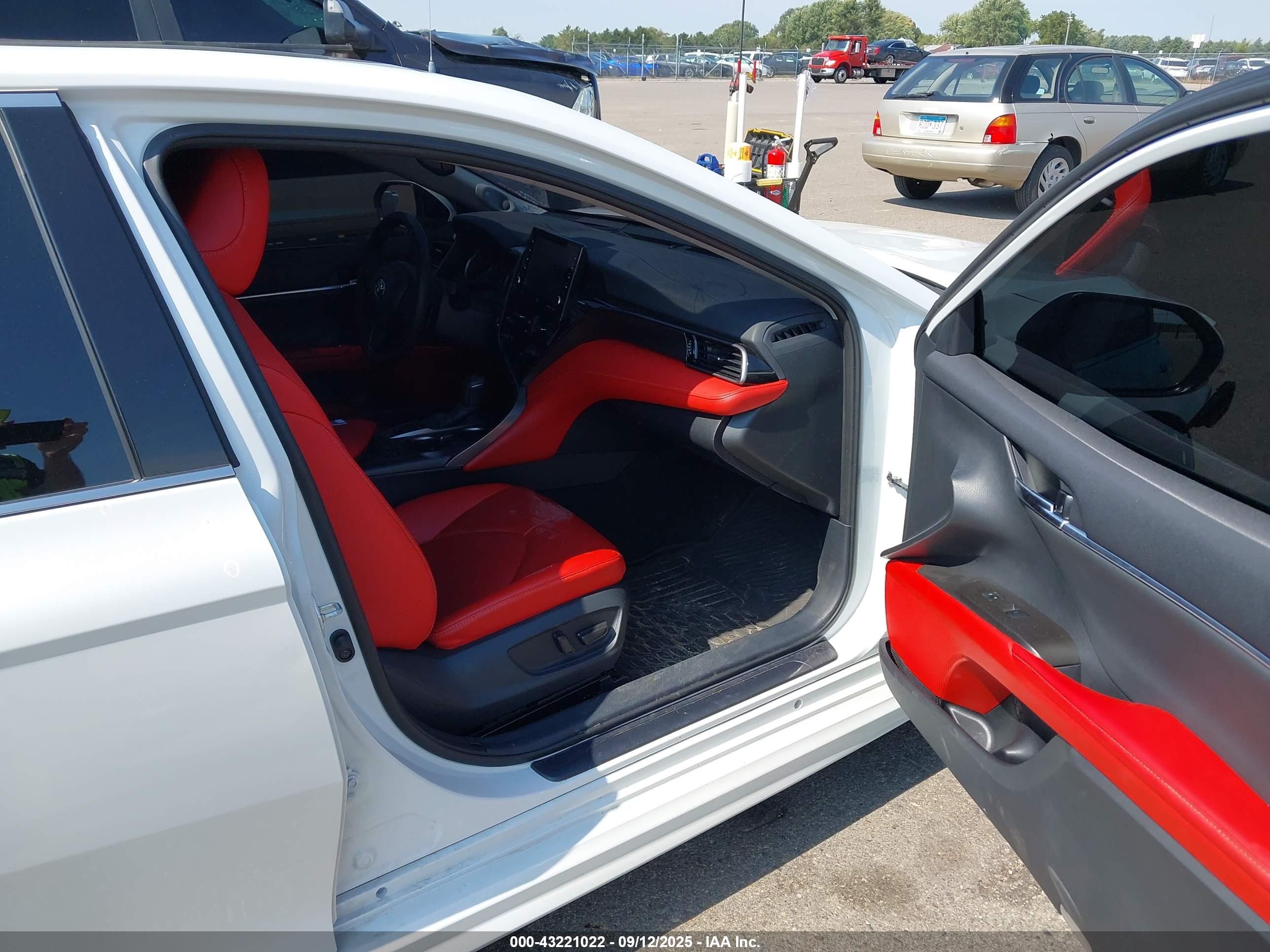 TOYOTA CAMRY image 5