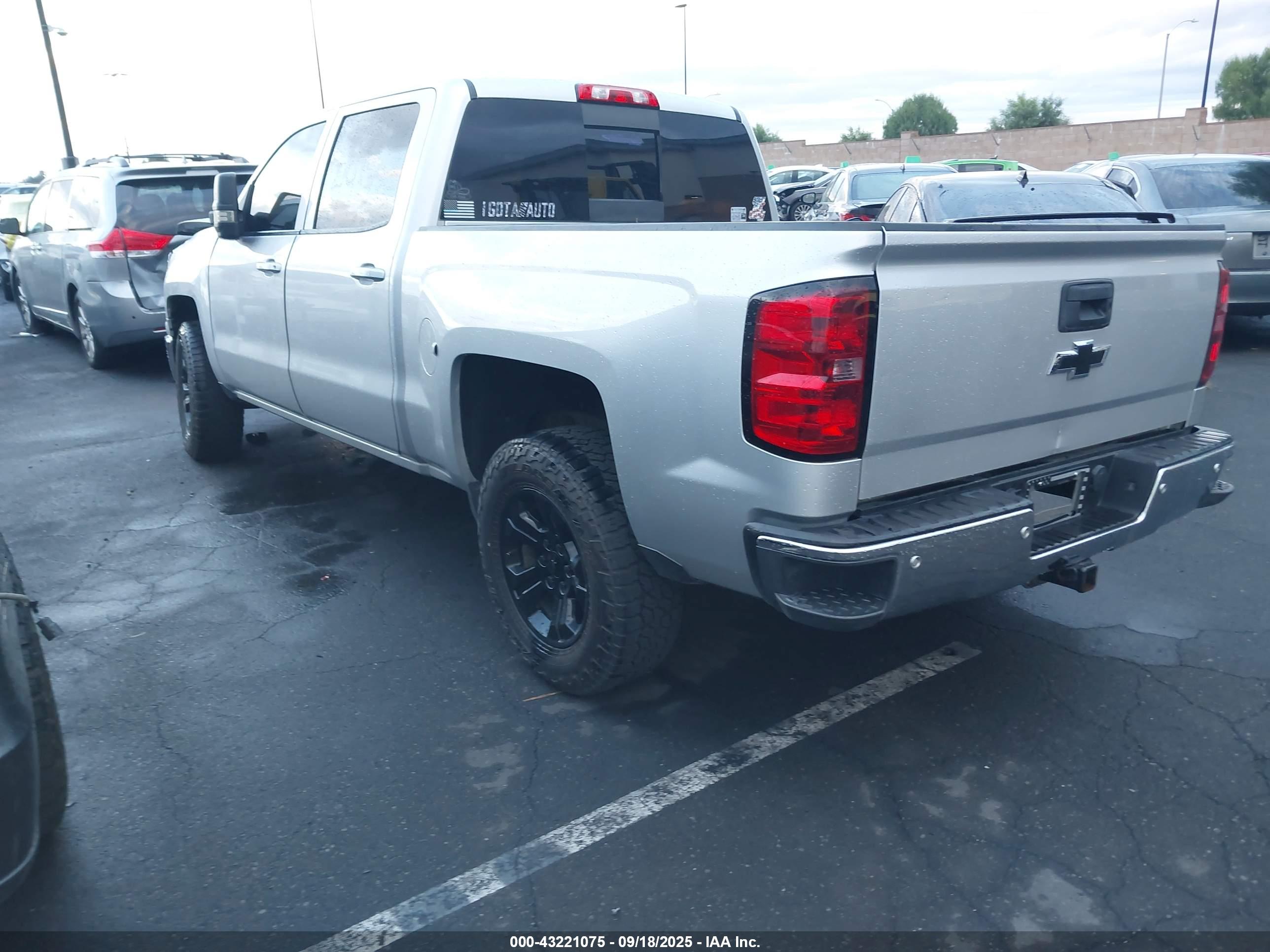 CHEVROLET SILVERADO image 3