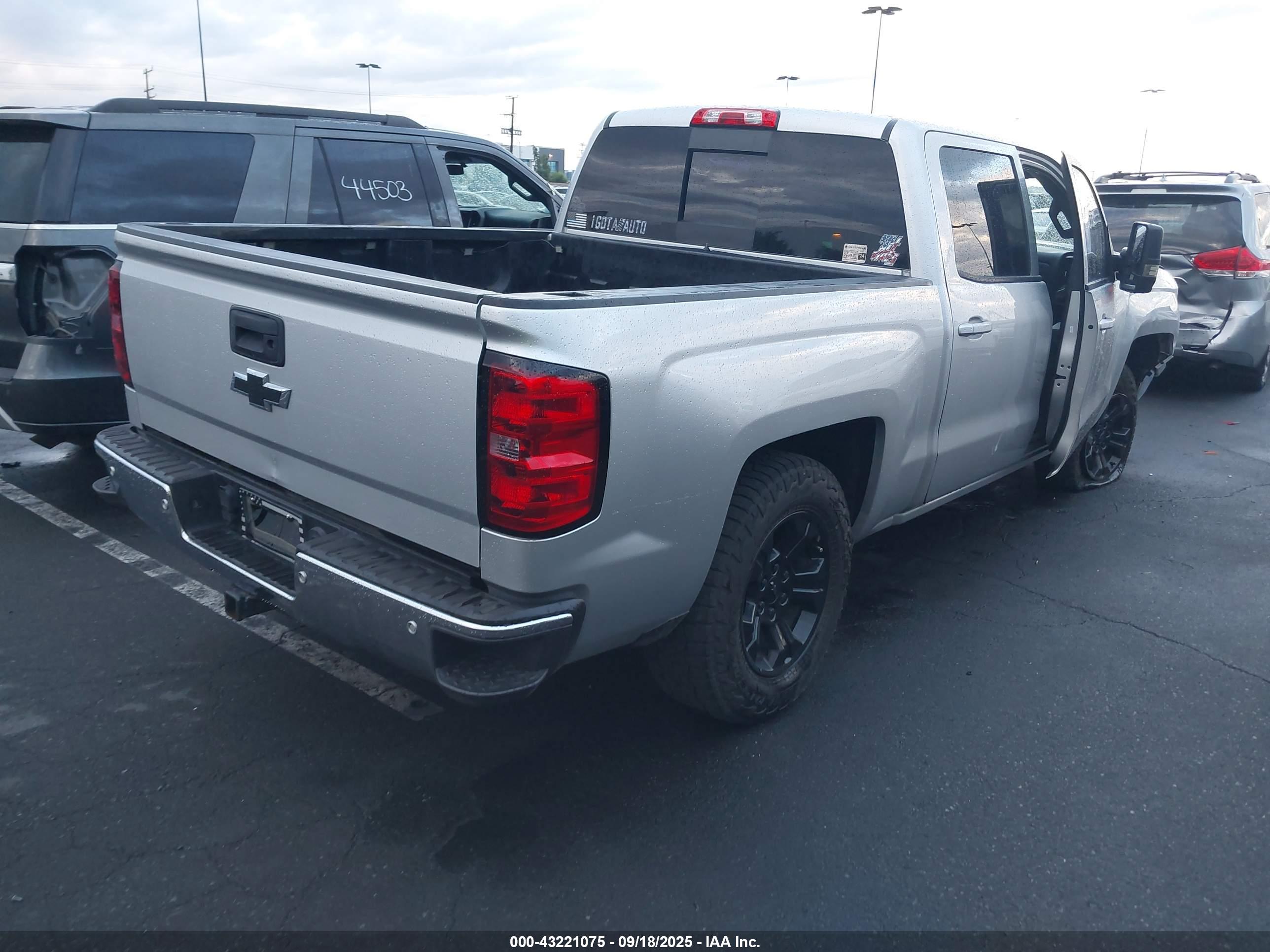 CHEVROLET SILVERADO image 4