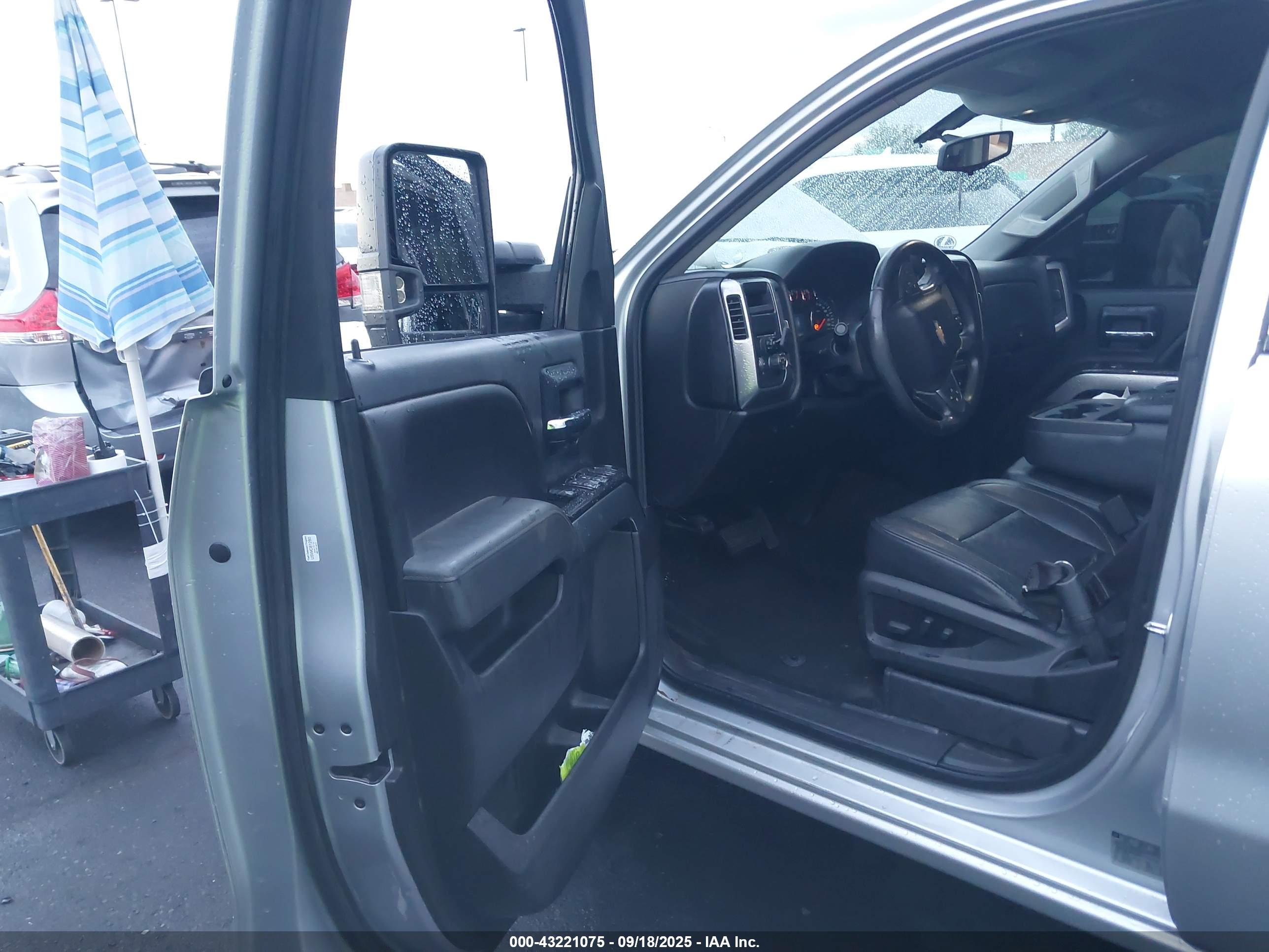 CHEVROLET SILVERADO image 5