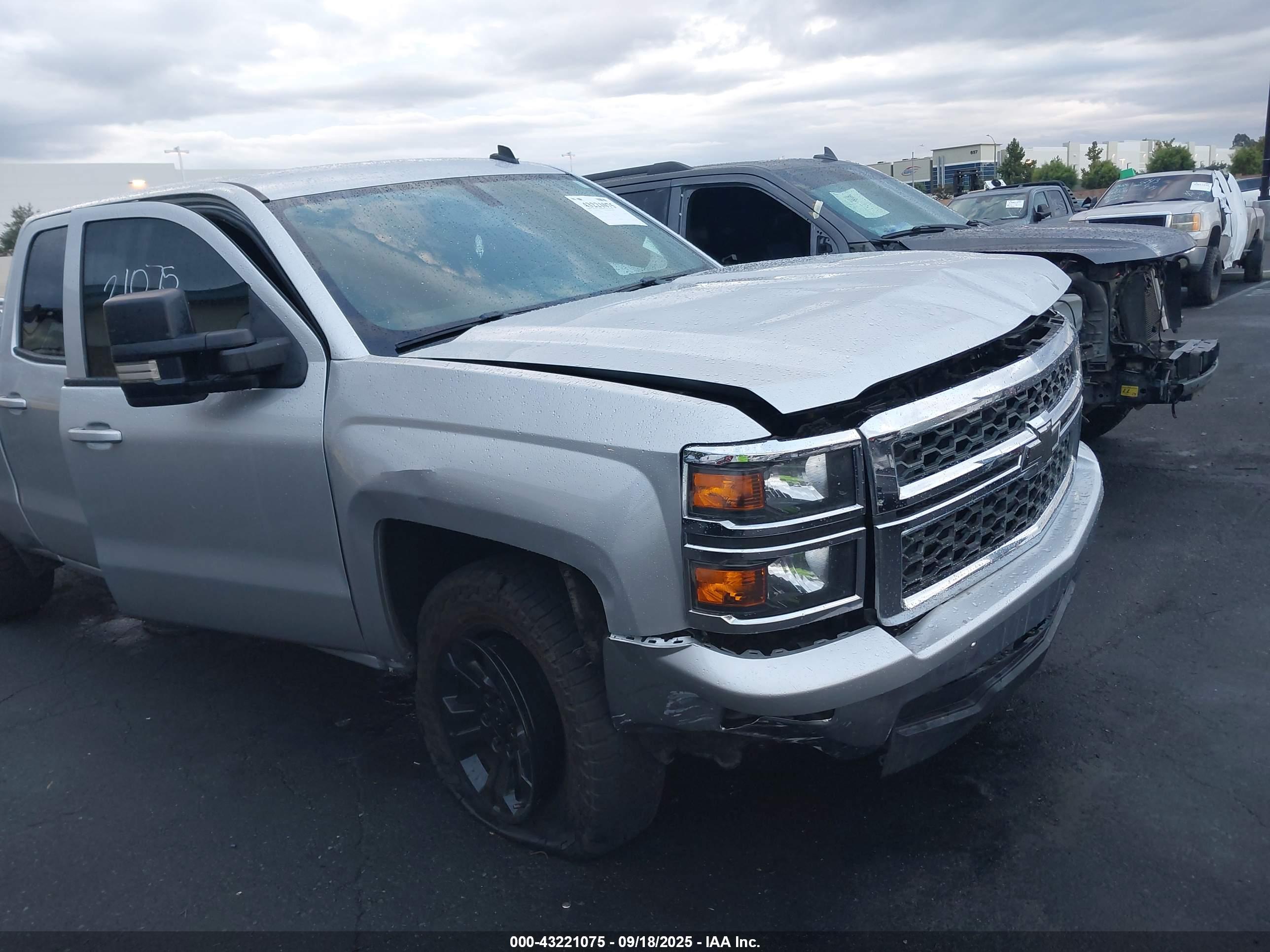 CHEVROLET SILVERADO image 6