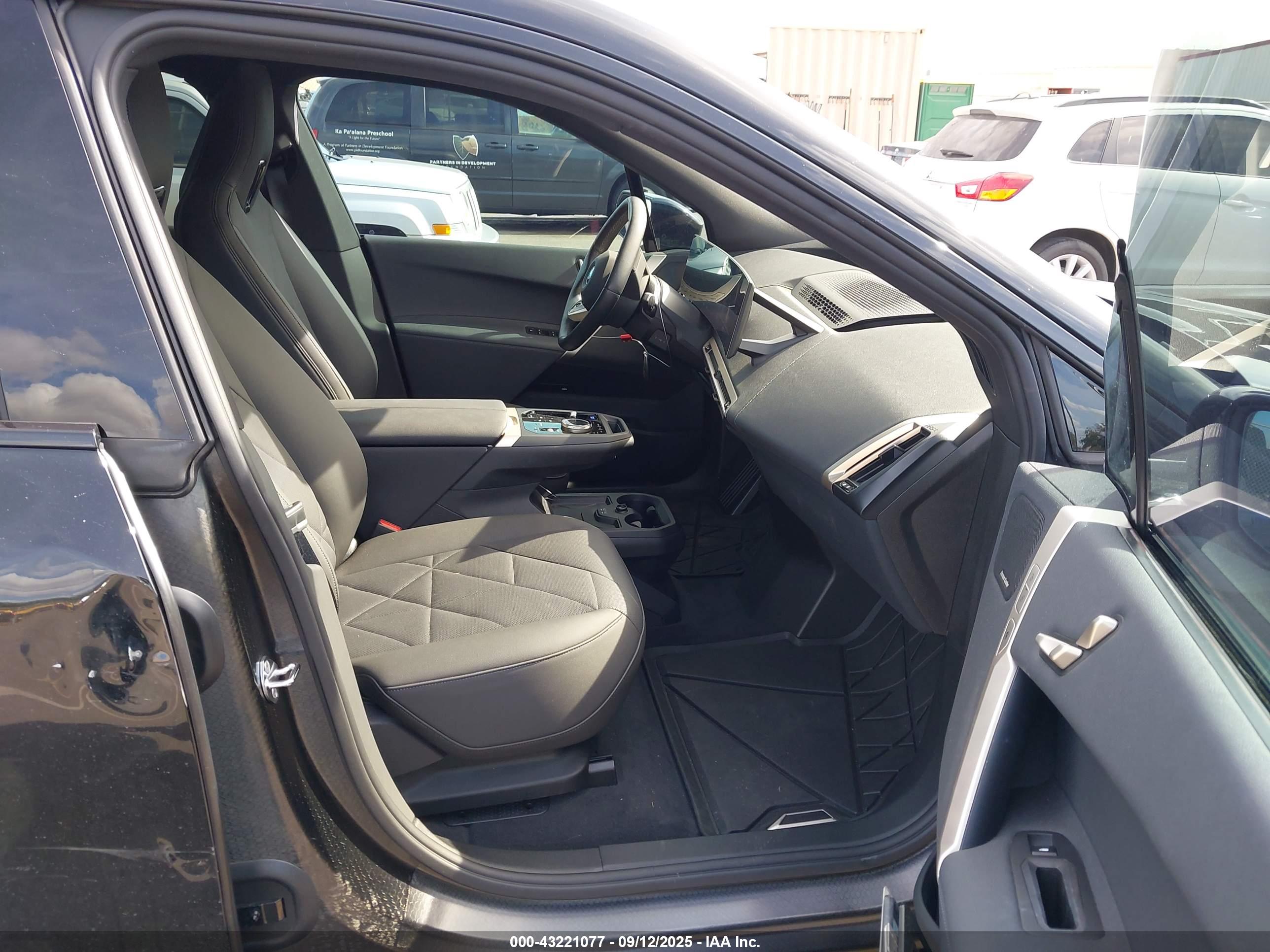 BMW IX image 5