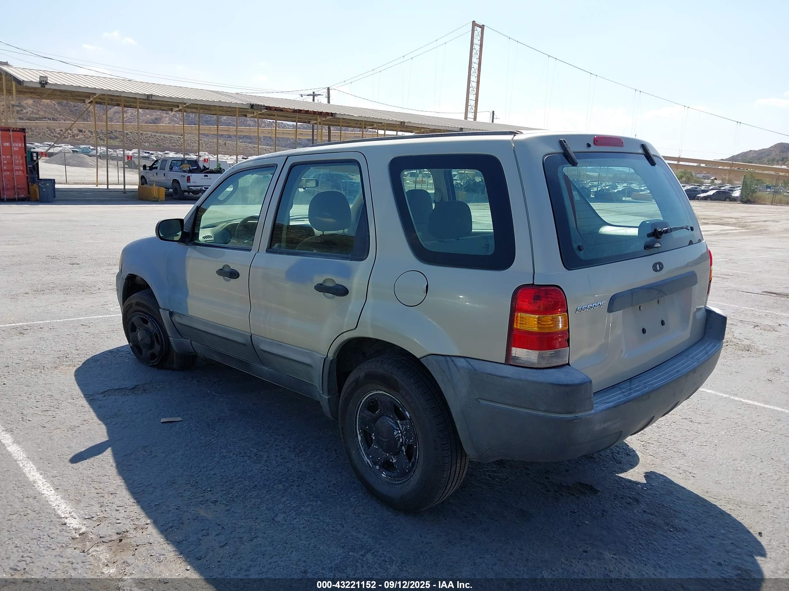 FORD ESCAPE image 3
