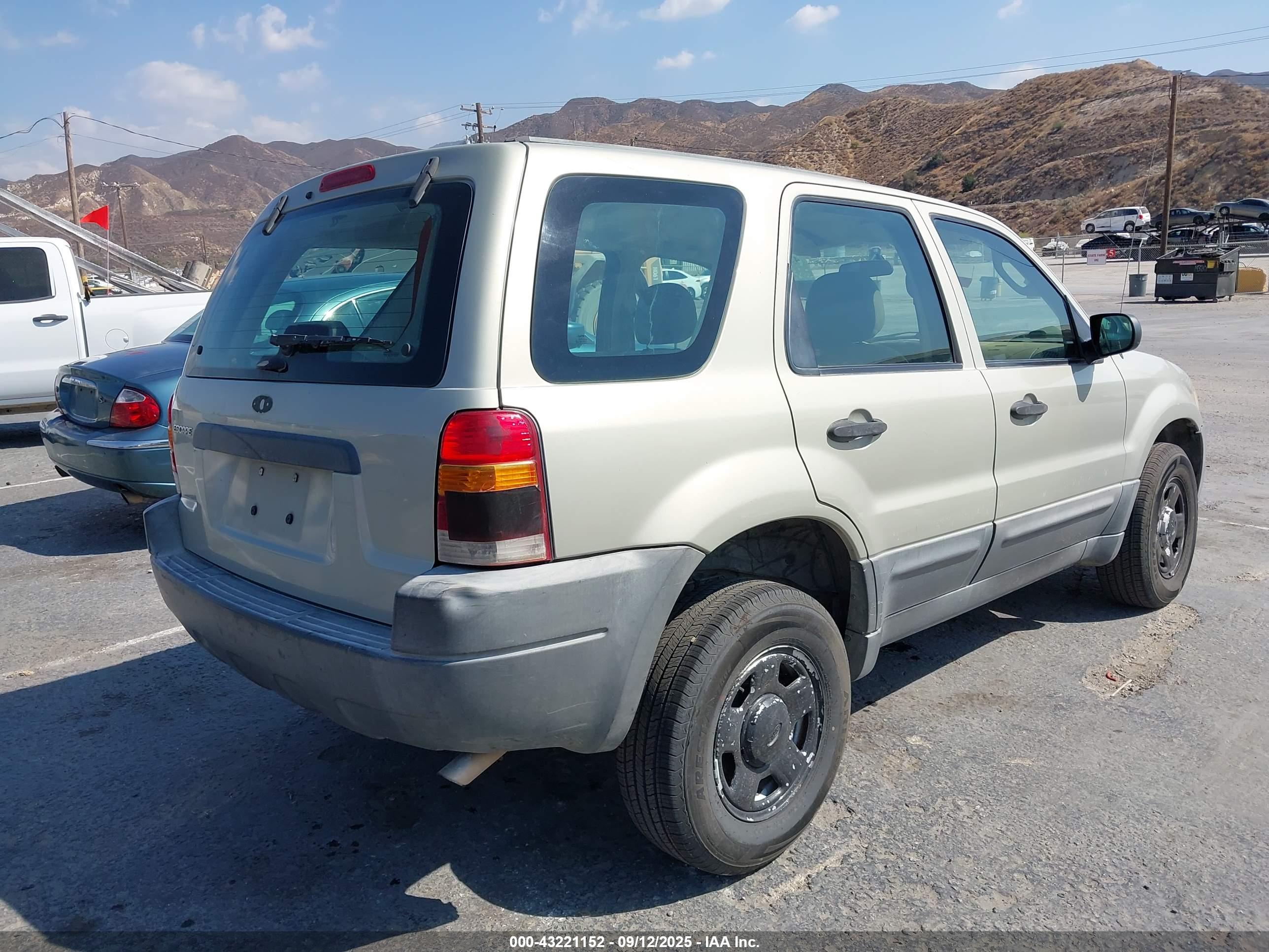 FORD ESCAPE image 4