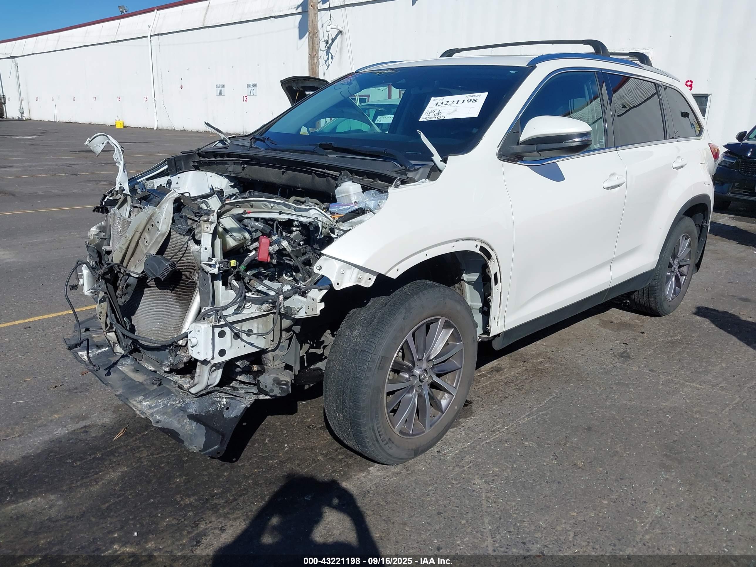 TOYOTA HIGHLANDER image 2