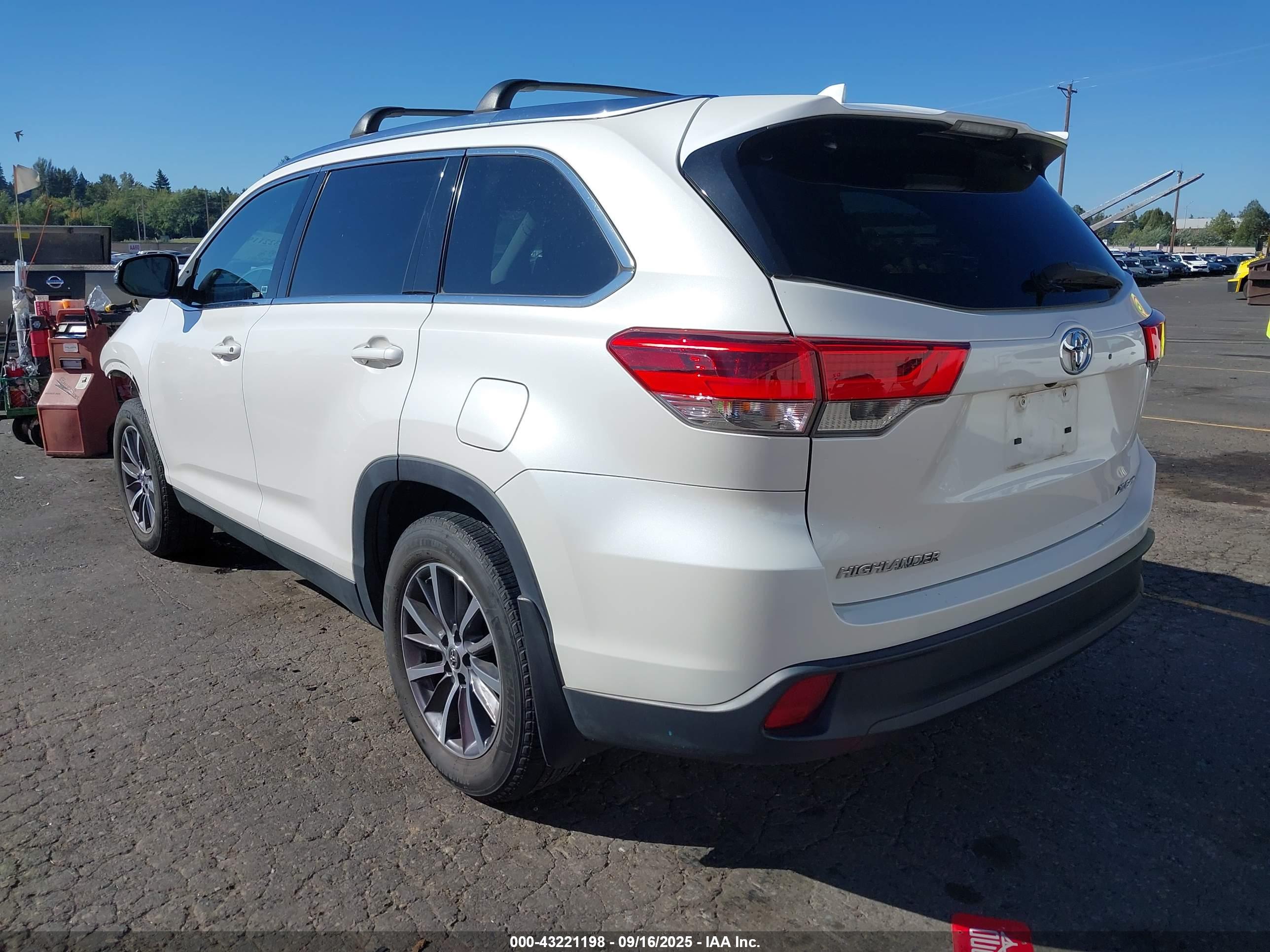 TOYOTA HIGHLANDER image 3