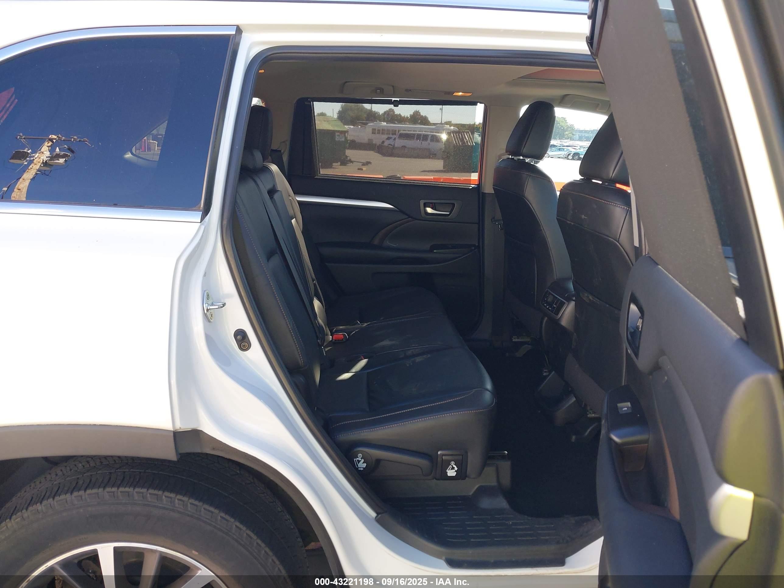 TOYOTA HIGHLANDER image 8