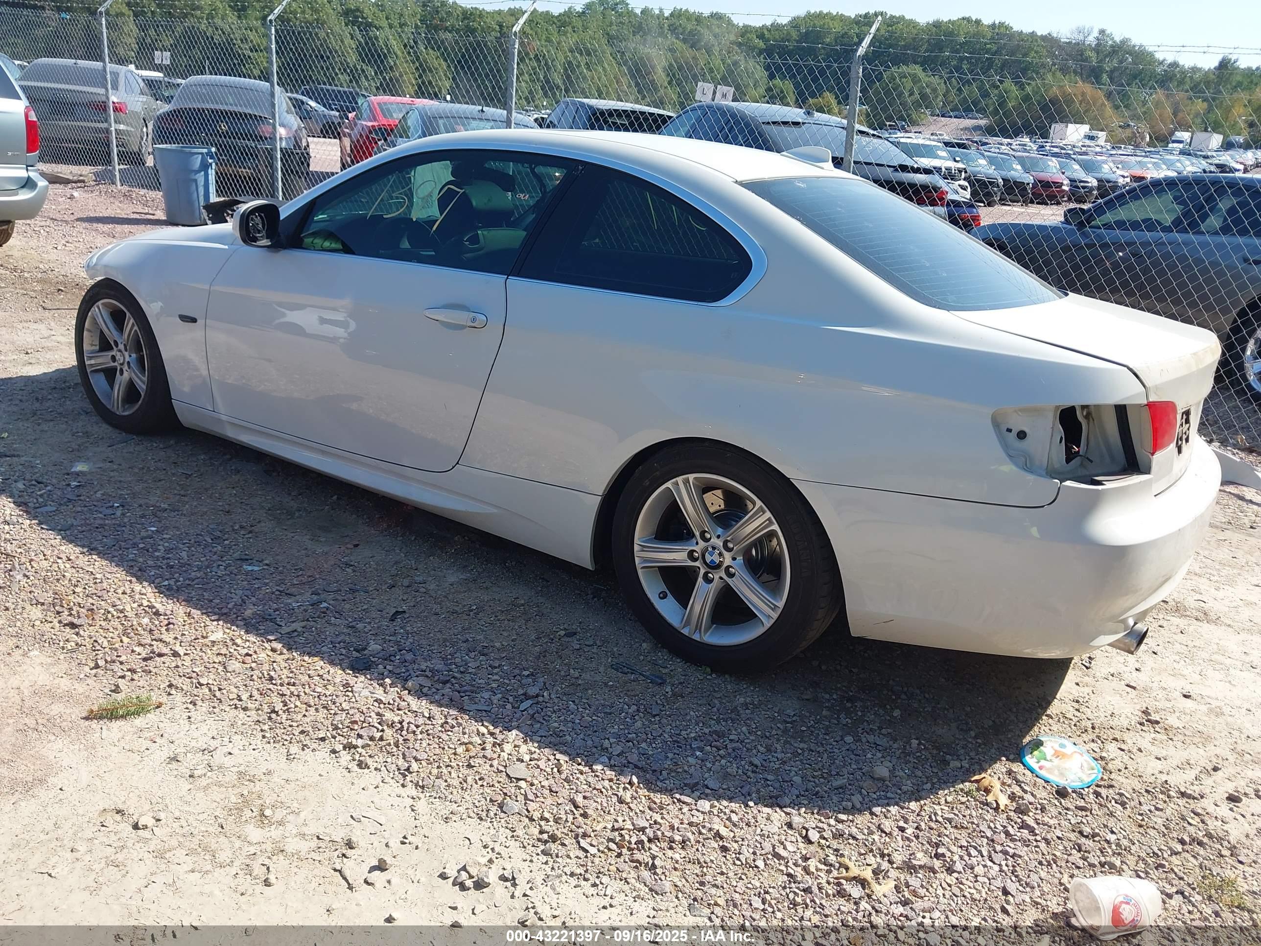 BMW 335I image 3