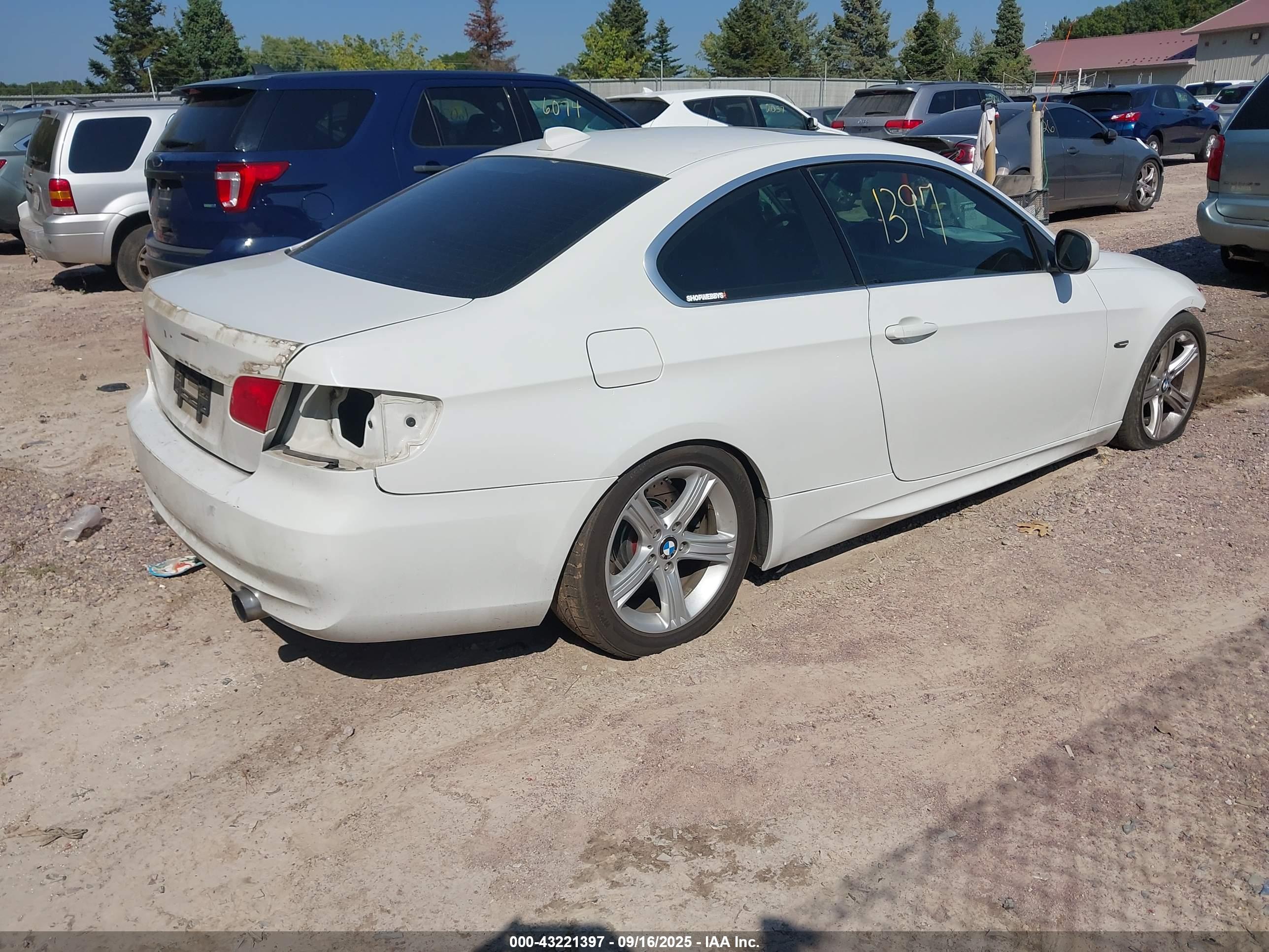 BMW 335I image 4