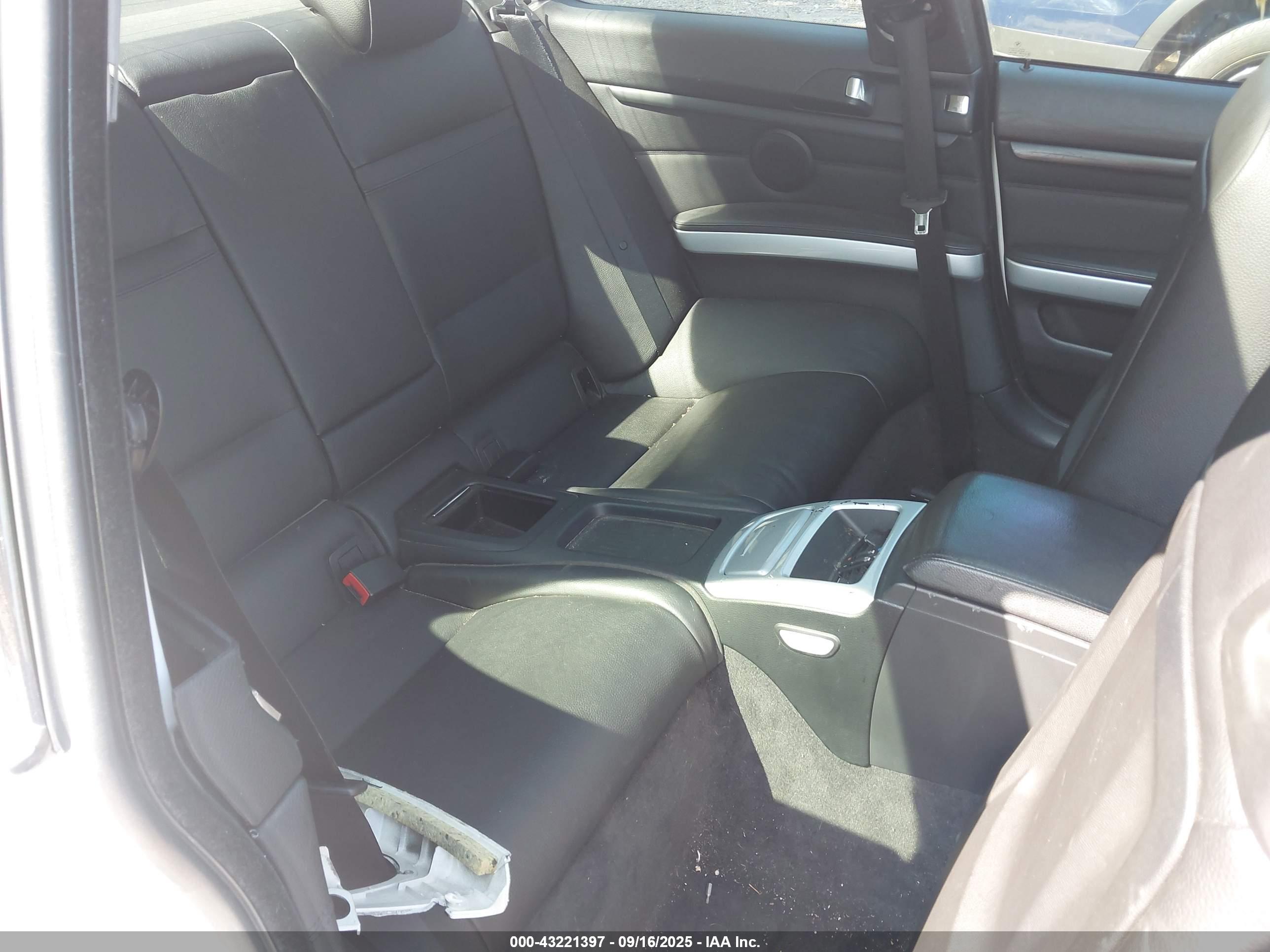 BMW 335I image 8