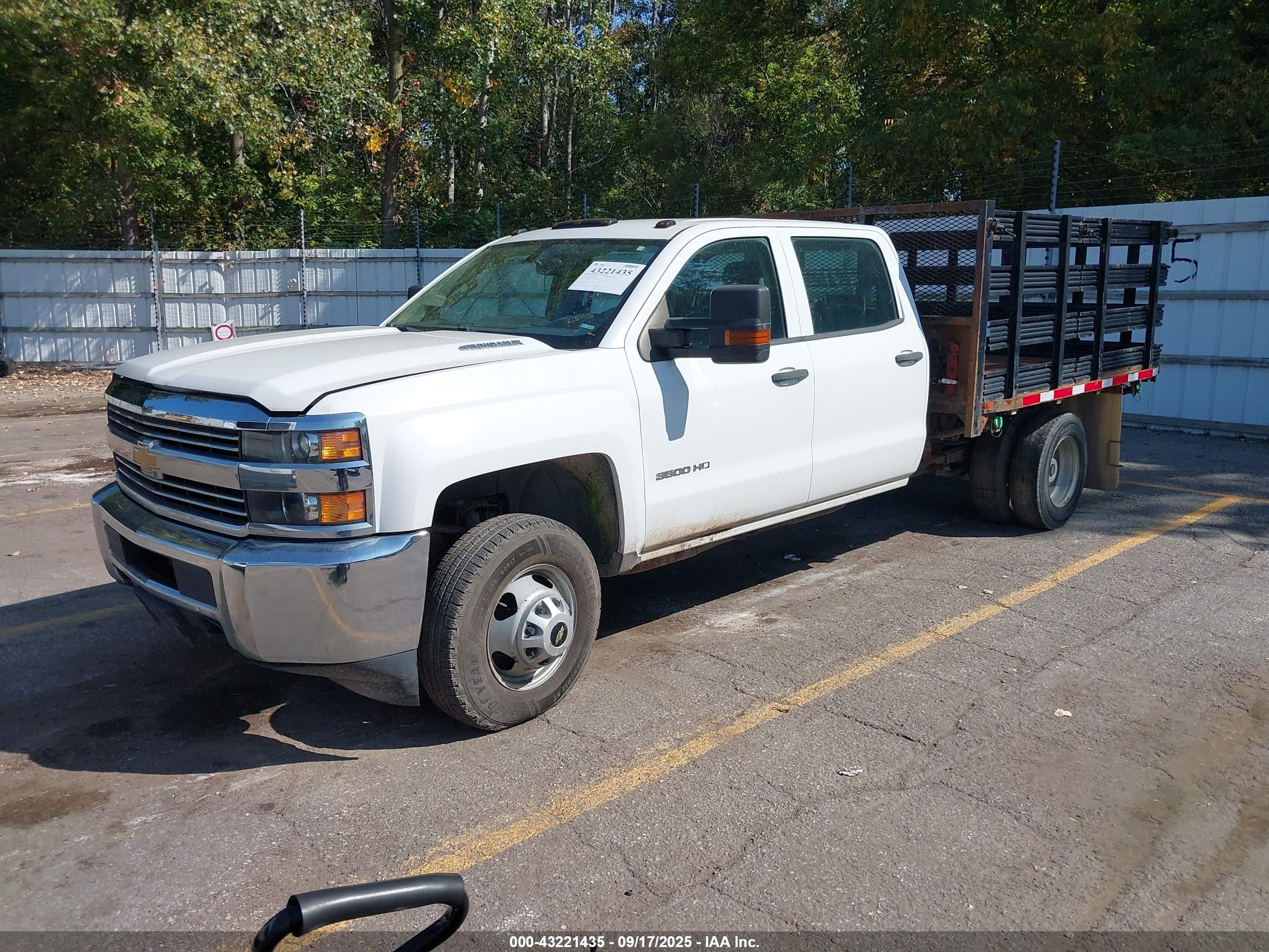CHEVROLET SILVERADO image 2