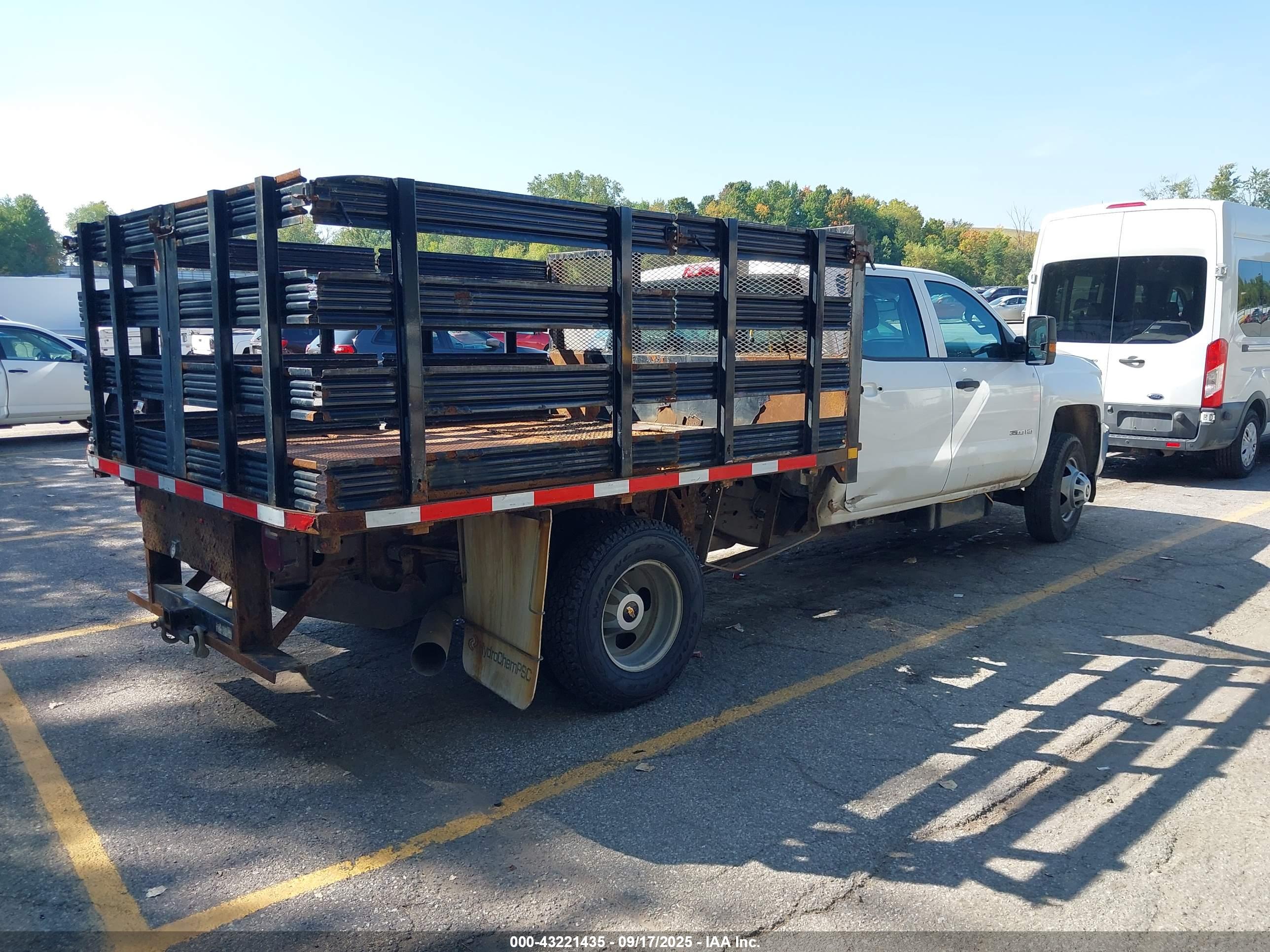 CHEVROLET SILVERADO image 4