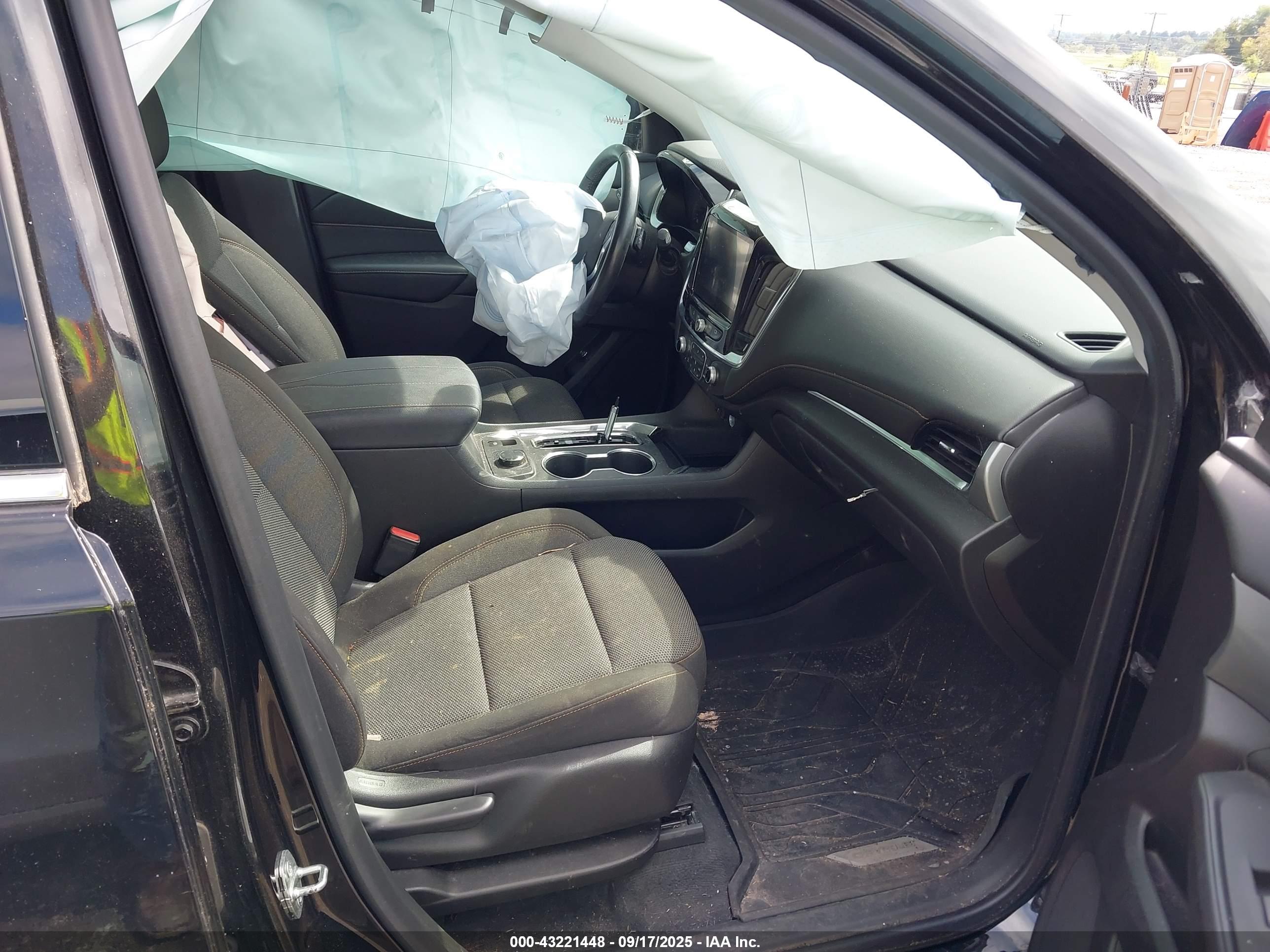 CHEVROLET TRAVERSE image 5