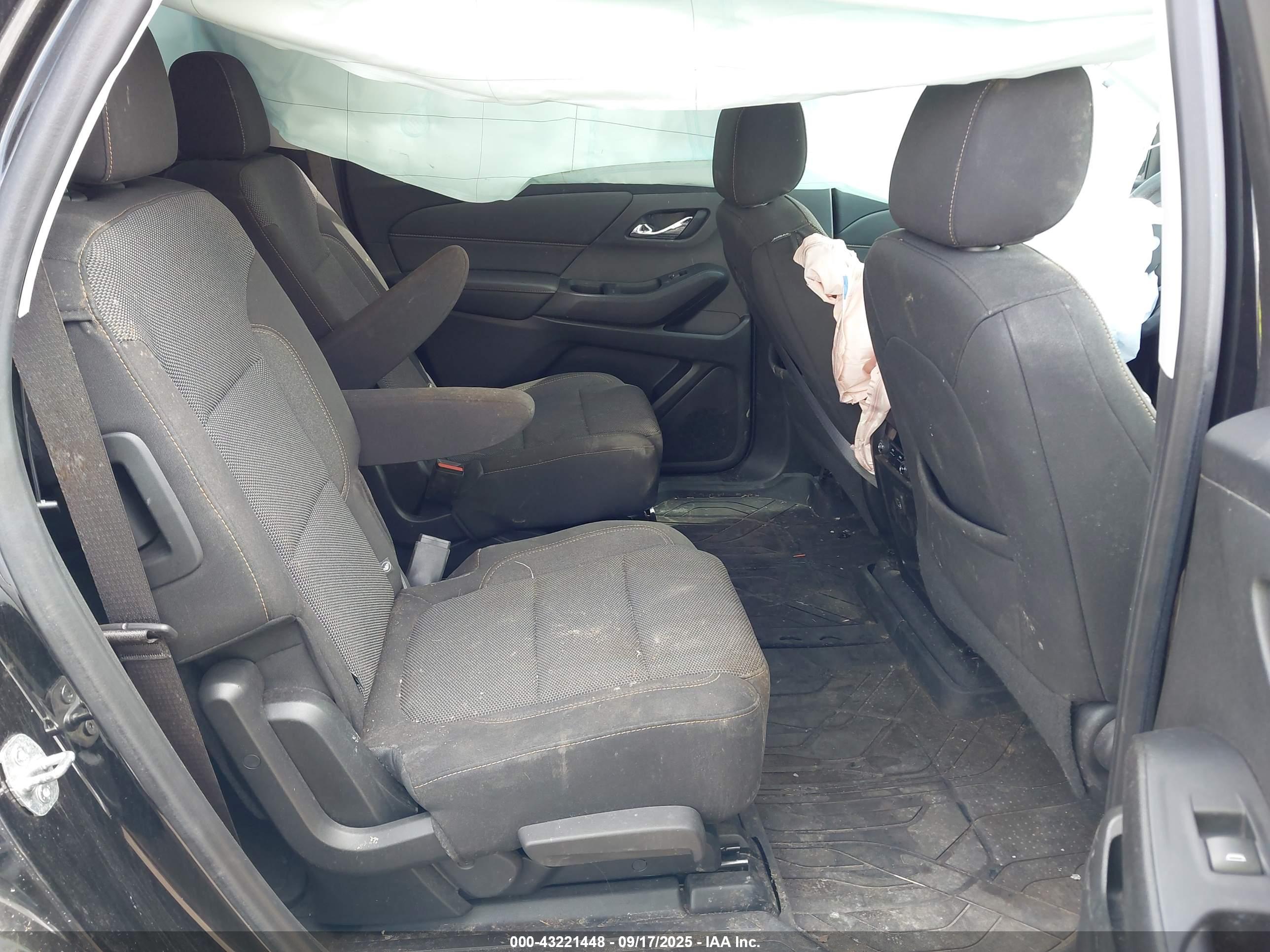CHEVROLET TRAVERSE image 8