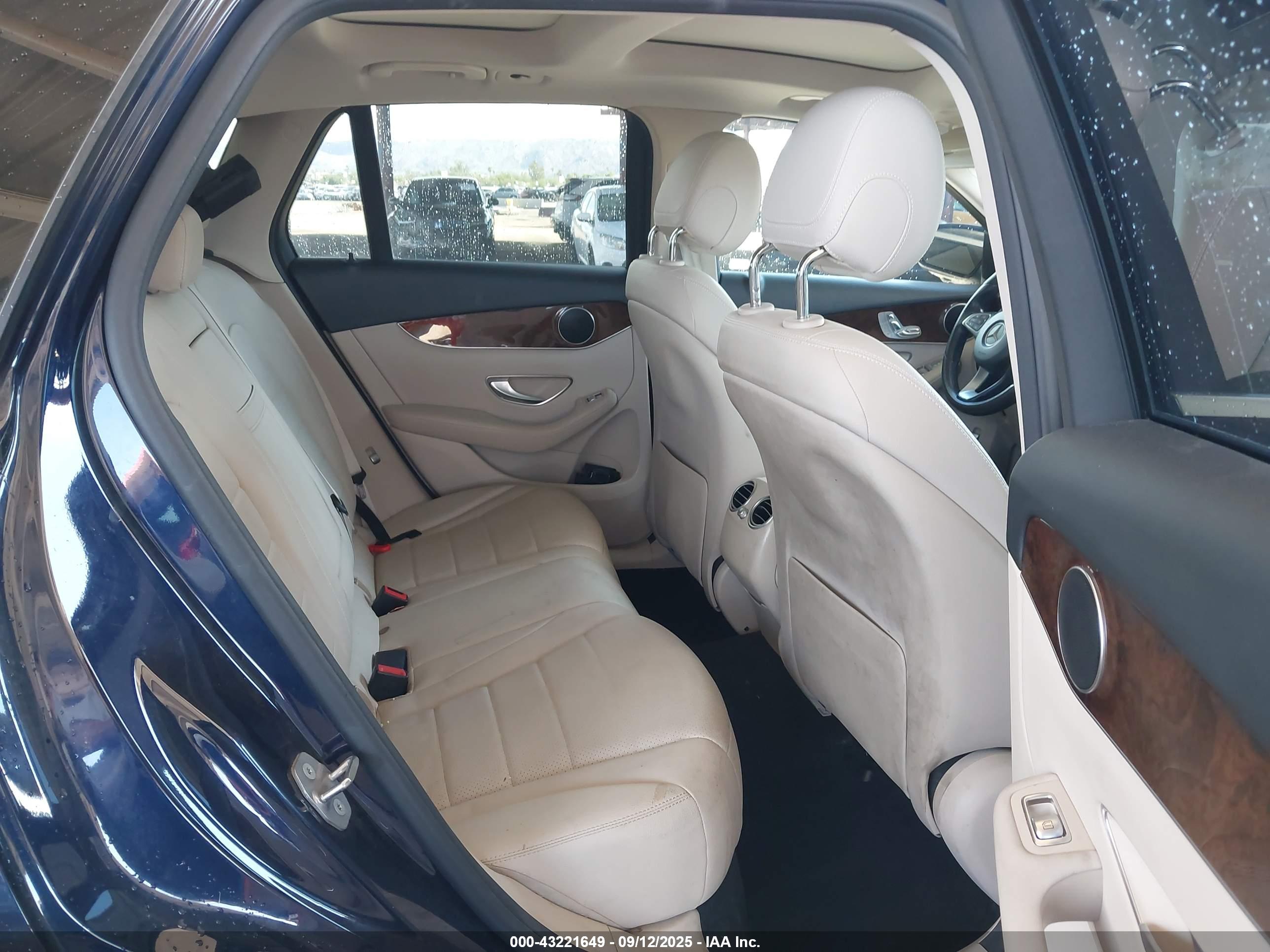 MERCEDES-BENZ GLC image 8