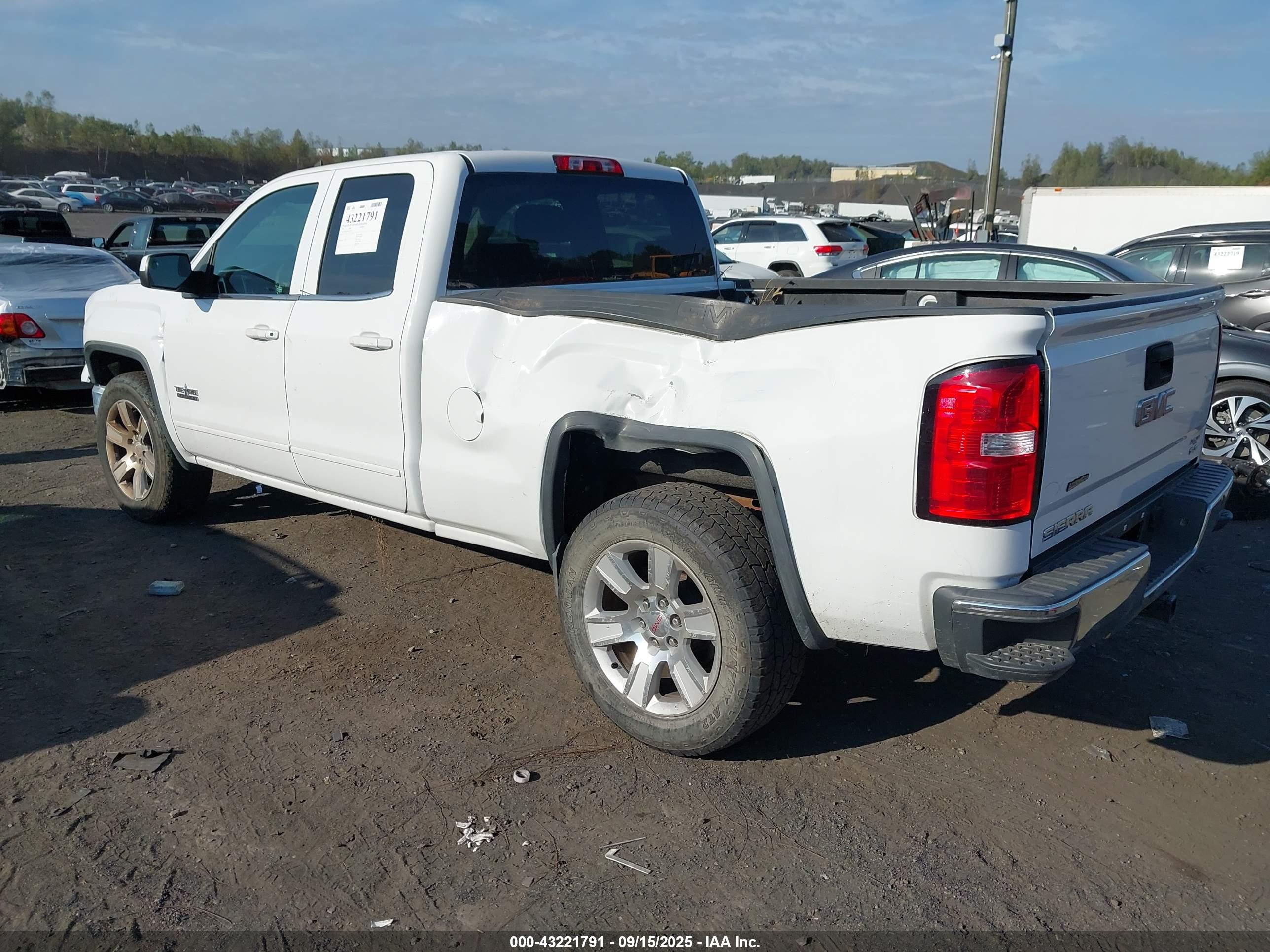 GMC SIERRA image 3