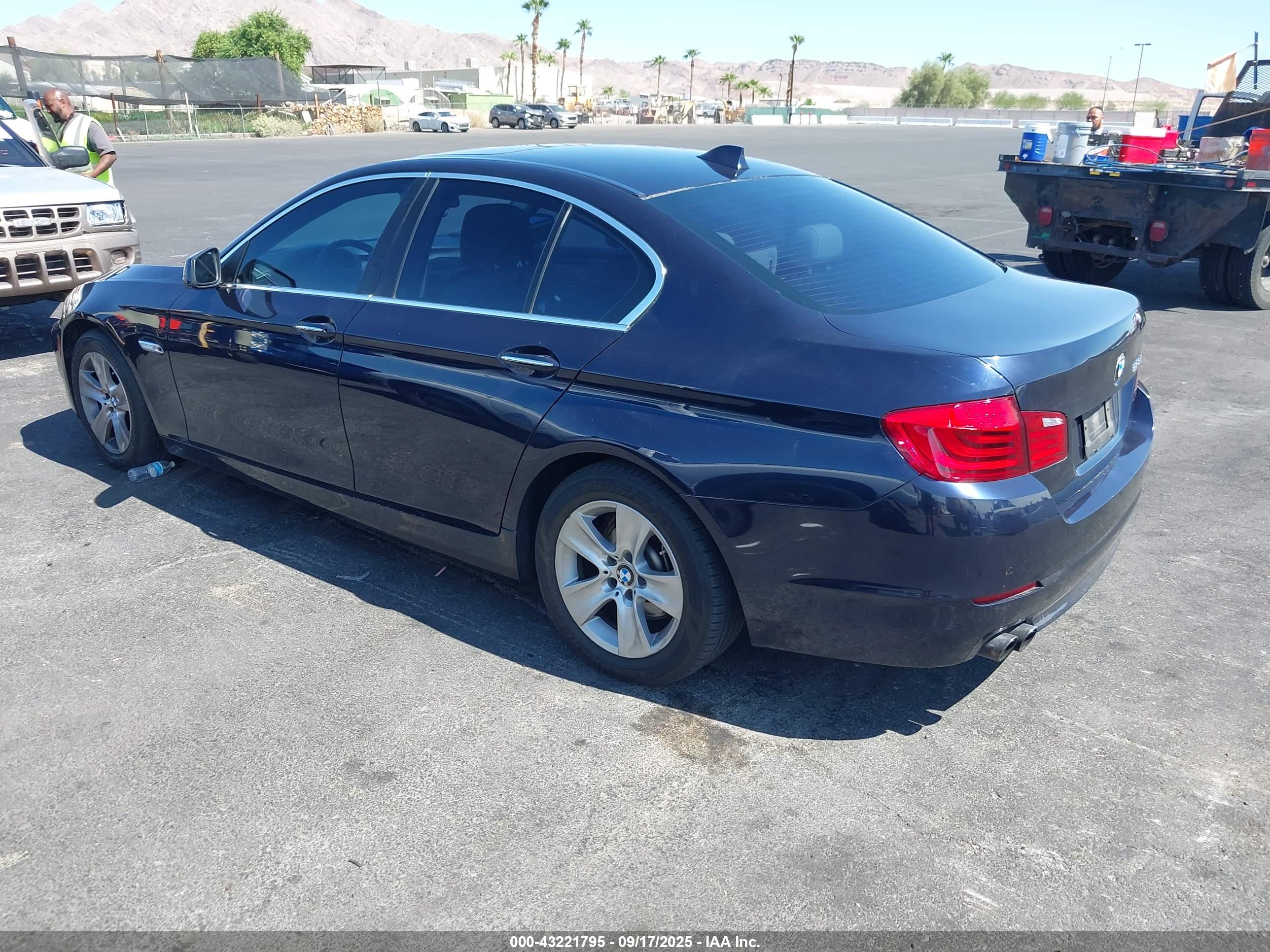 BMW 528I image 3