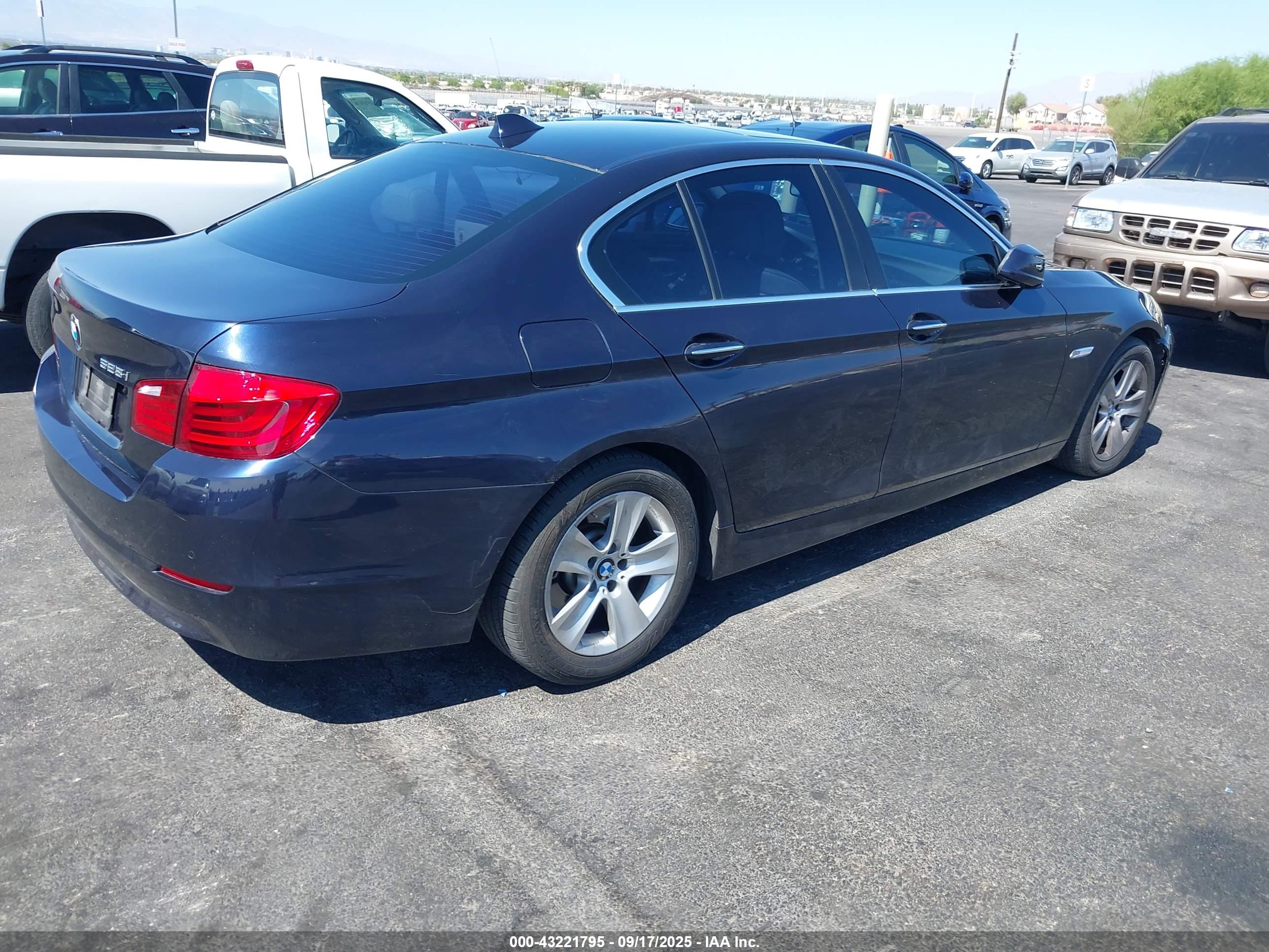 BMW 528I image 4