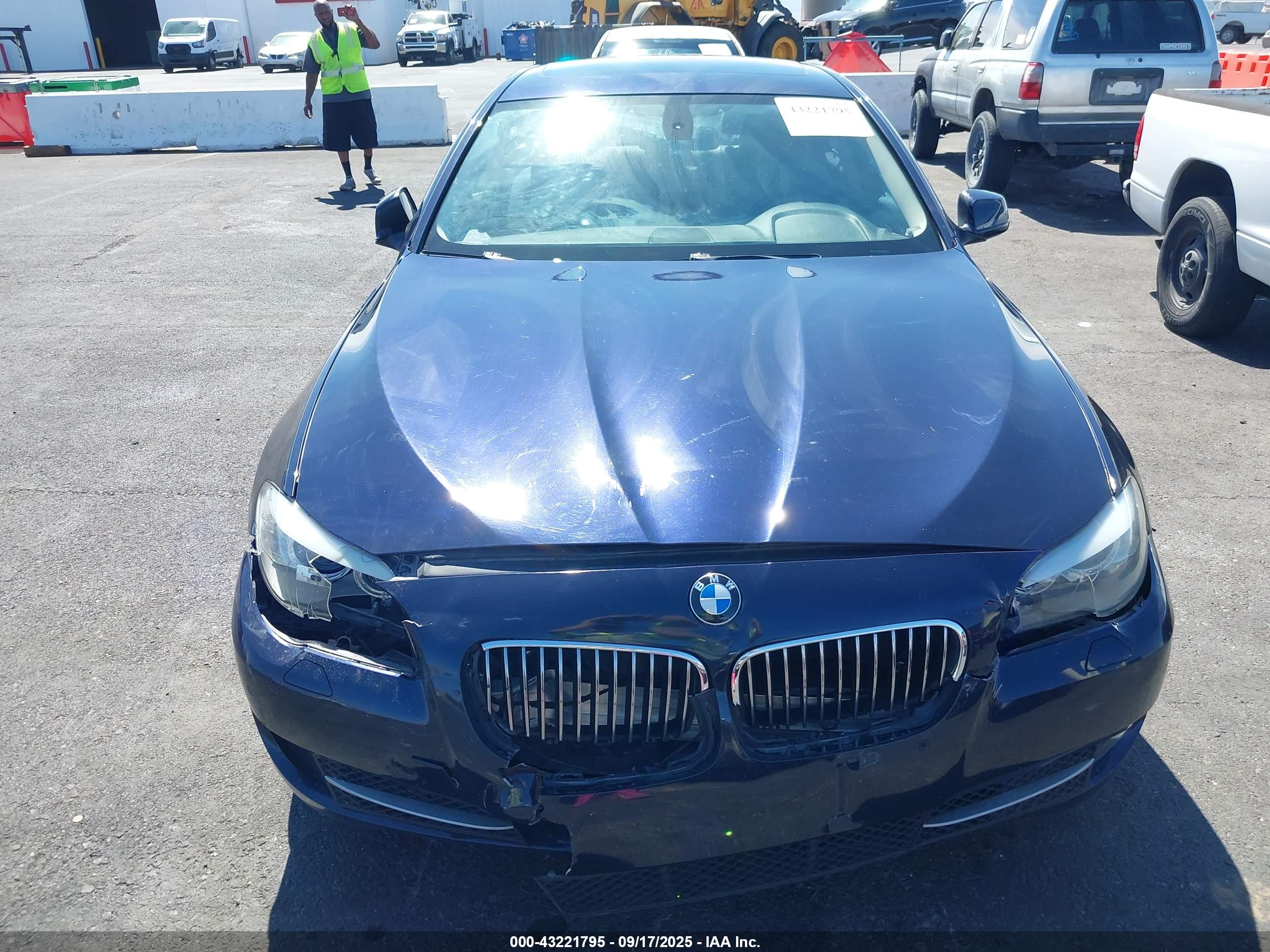 BMW 528I image 6