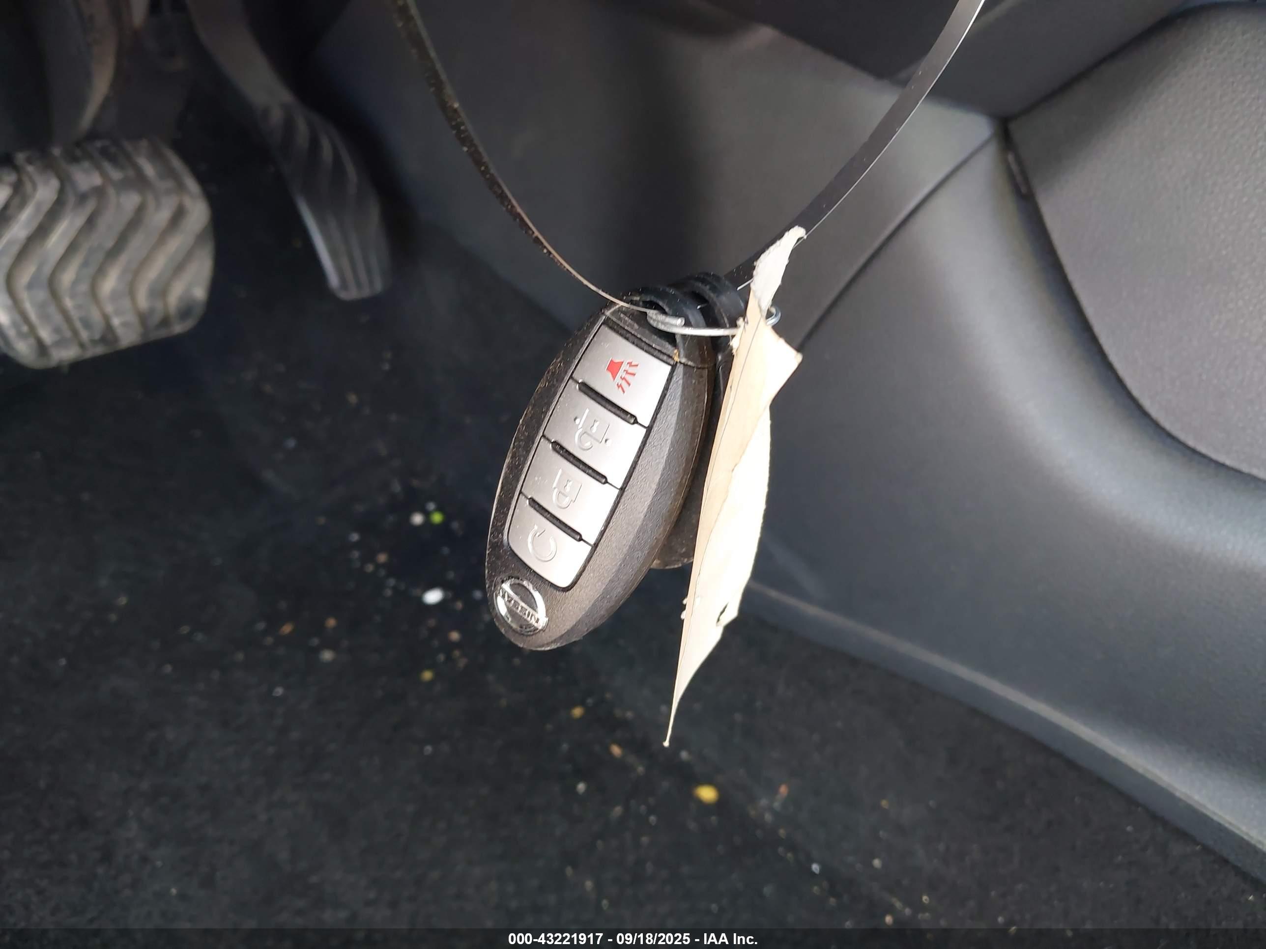 NISSAN ROGUE image 11